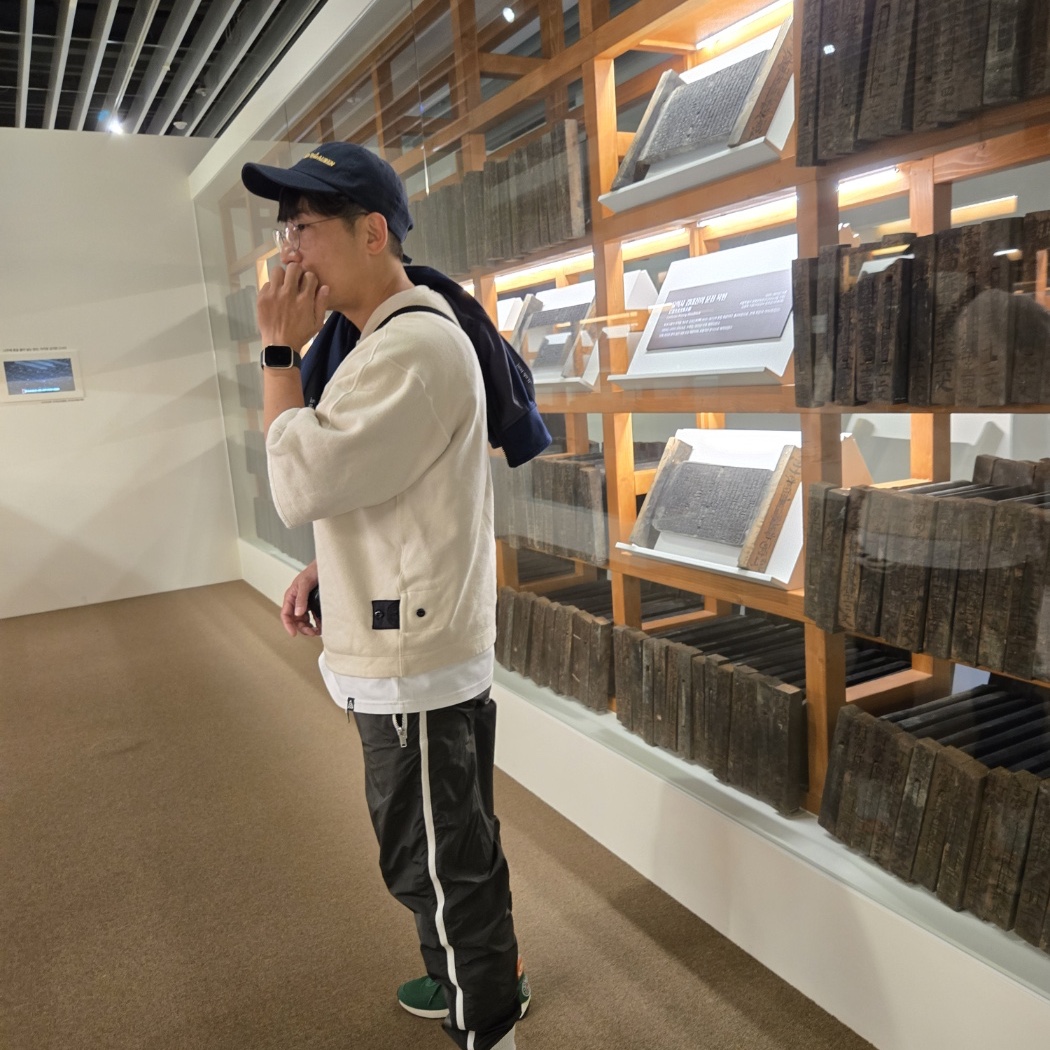 Supreme Big Logo Hooded Sweatshirt Heather Grey - 21SS, Supreme Washed Chino Twill Camp Cap Purple - 24SS 착용 스타일 - 5