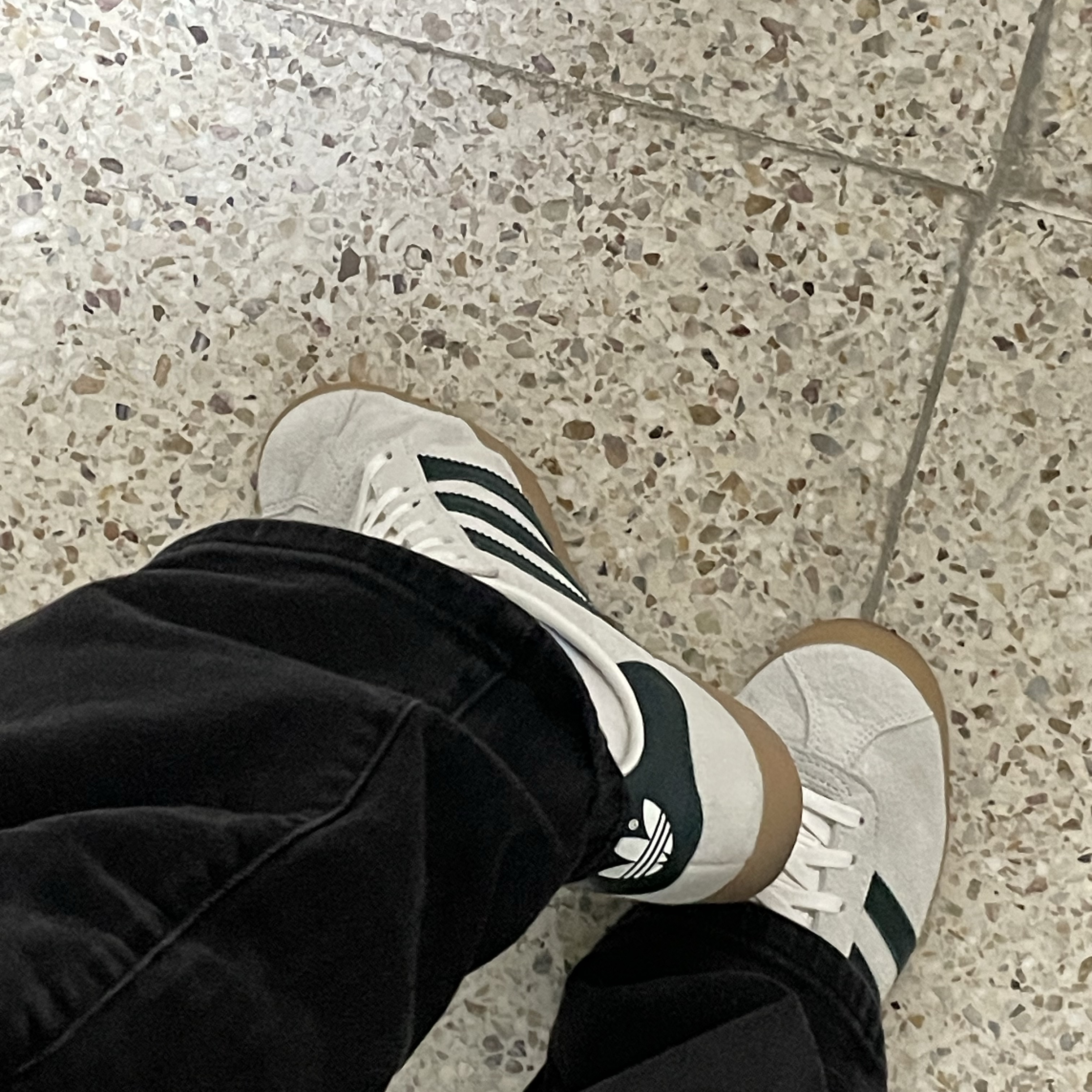 Adidas Gazelle 85 Off White Collegiate Green 착용 스타일