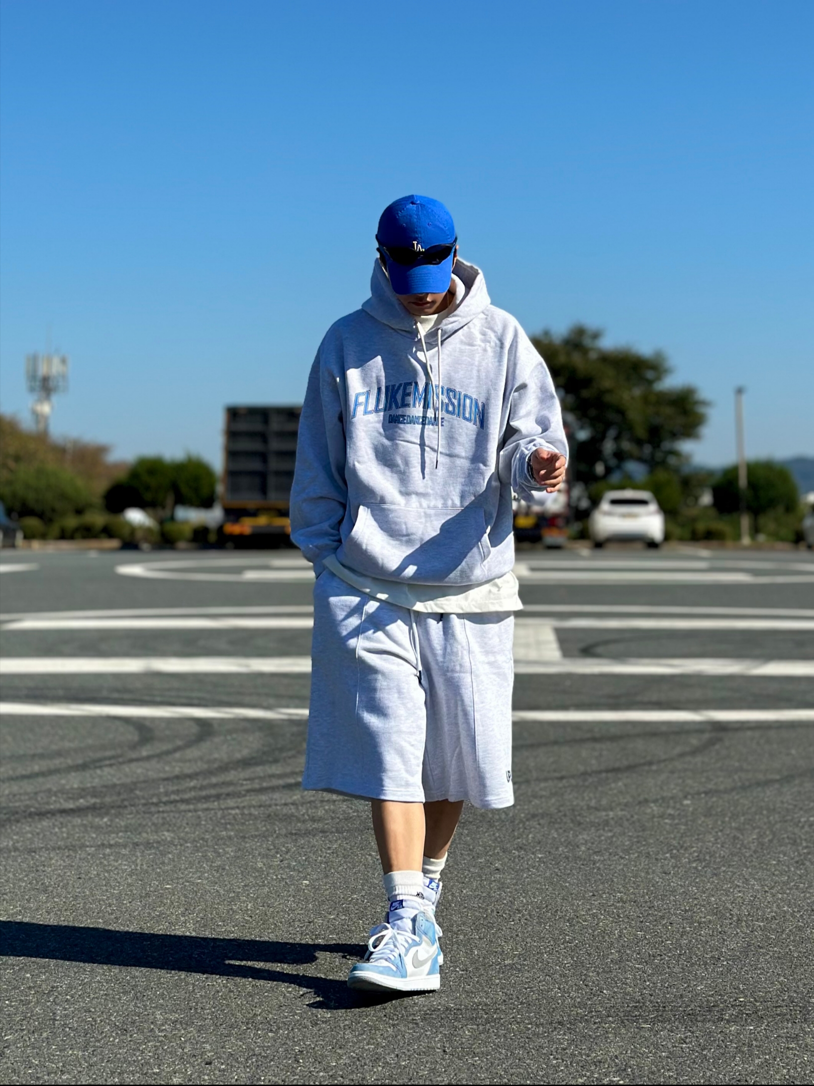 Oakley Eye Jacket Redux Matte Black Frame Prizm Grey Lenses High Bridge Fit, Jordan 1 Retro High OG Hyper Royal 착용 스타일 - 3