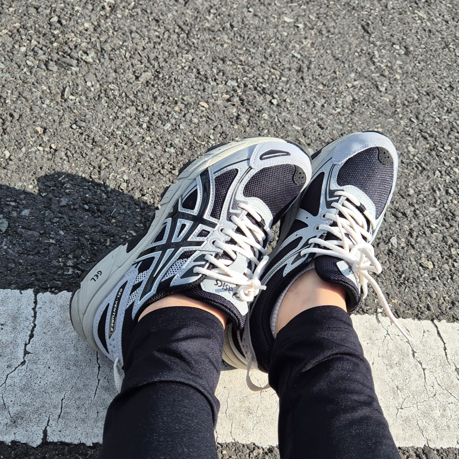 Asics Gel-Venture 6 Black 착용 스타일 - 1