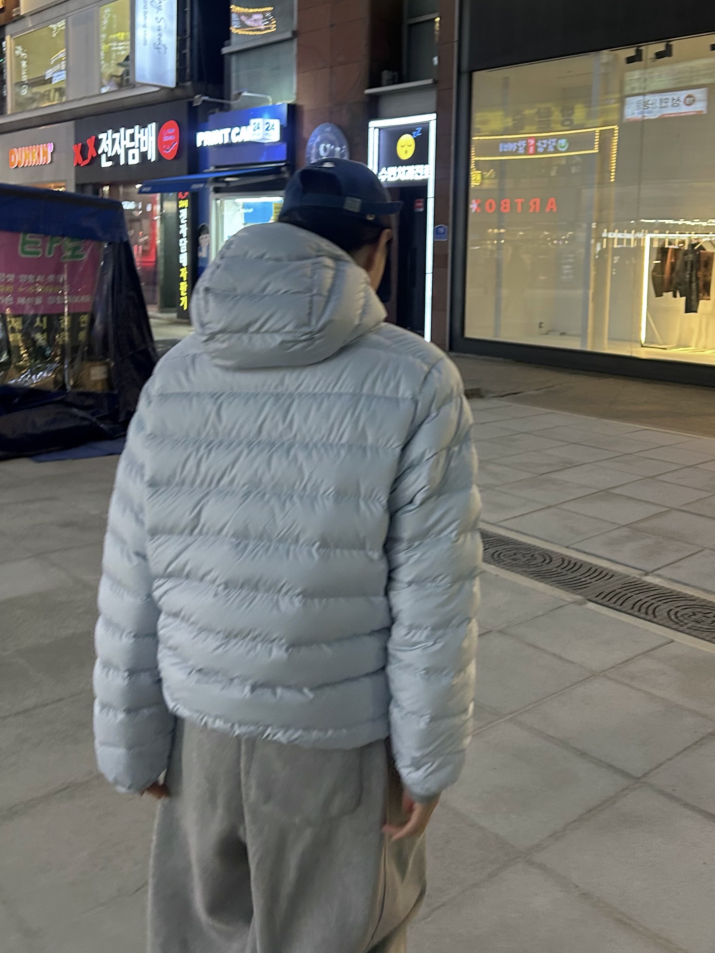 (W) Crocs Classic Platform Clog Black, Musinsa Standard City Leisure Hooded Light Down Jacket Cloudy Blue 착용 스타일 - 2