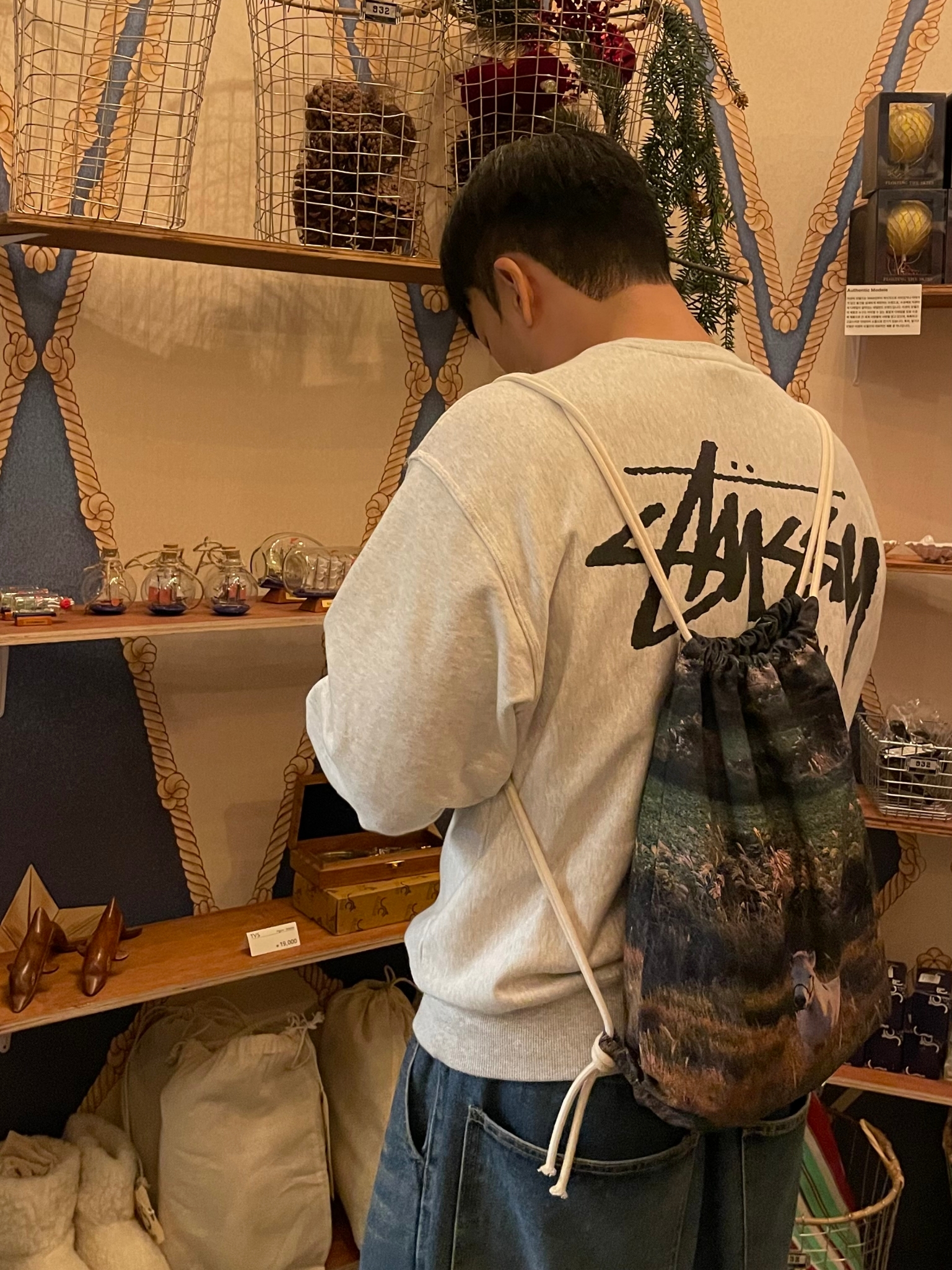 Stussy Stock Seoul Crew Ash Heather 착용 스타일 - 3