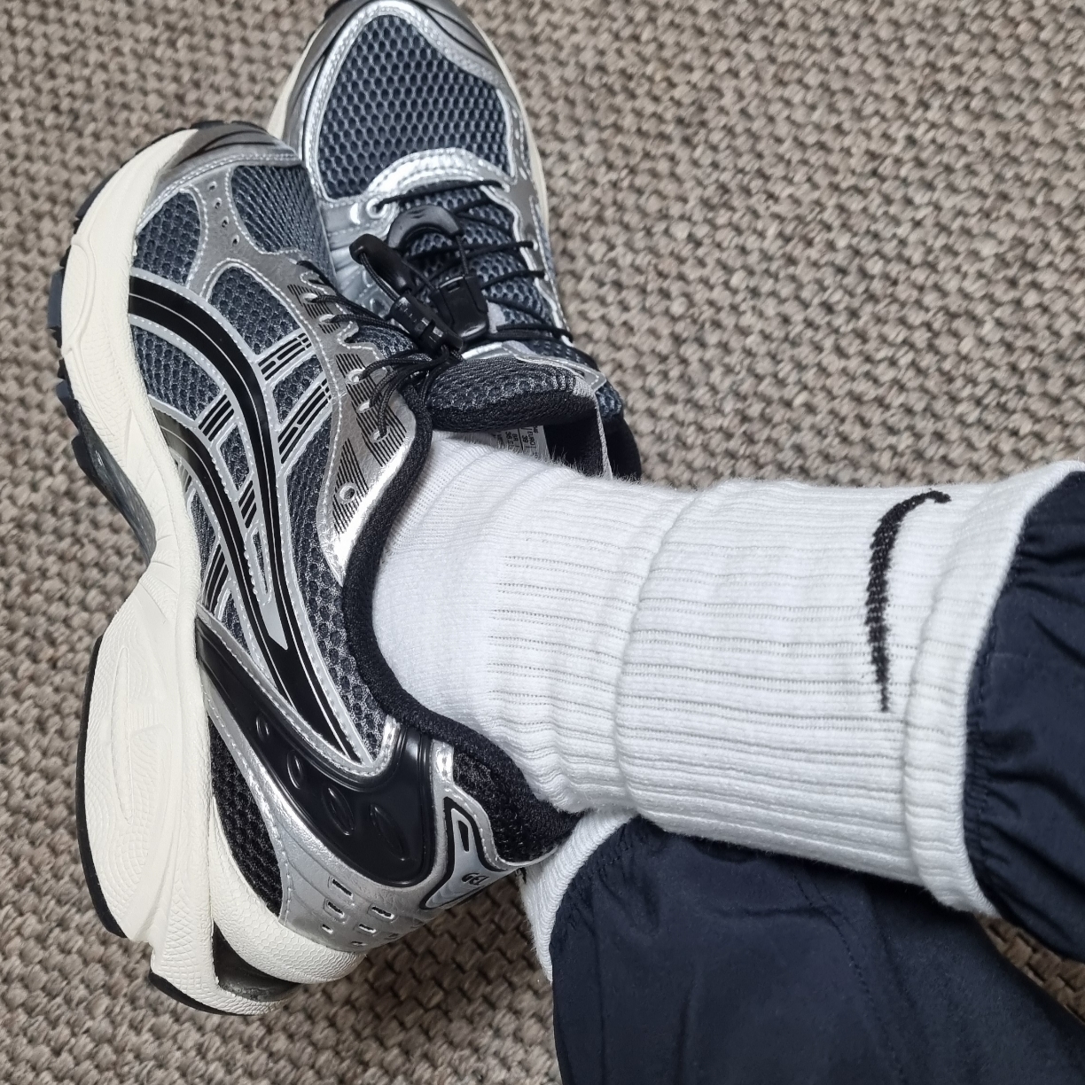 Asics Unlimited Gel-Kayano 14 Carrier Grey Black 착용 스타일