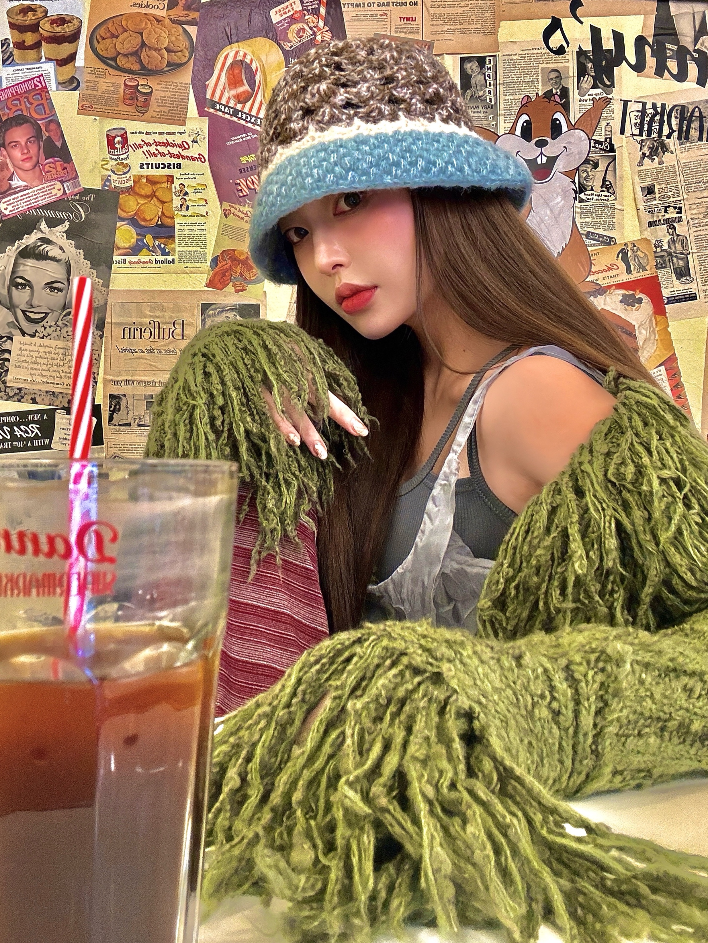 Allincomplete Shell Crochet Hat Brown & Aqua 착용 스타일 - 1