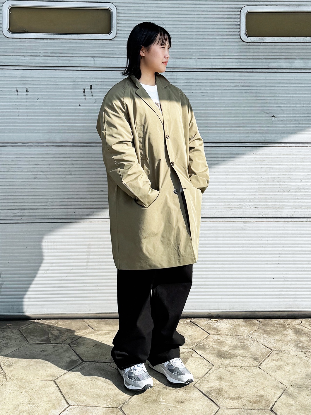QT8 GARMENTS TL Oversized Raglan Coat Olive, New Balance 992 Made in USA Grey - D Standard 착용 스타일 - 2