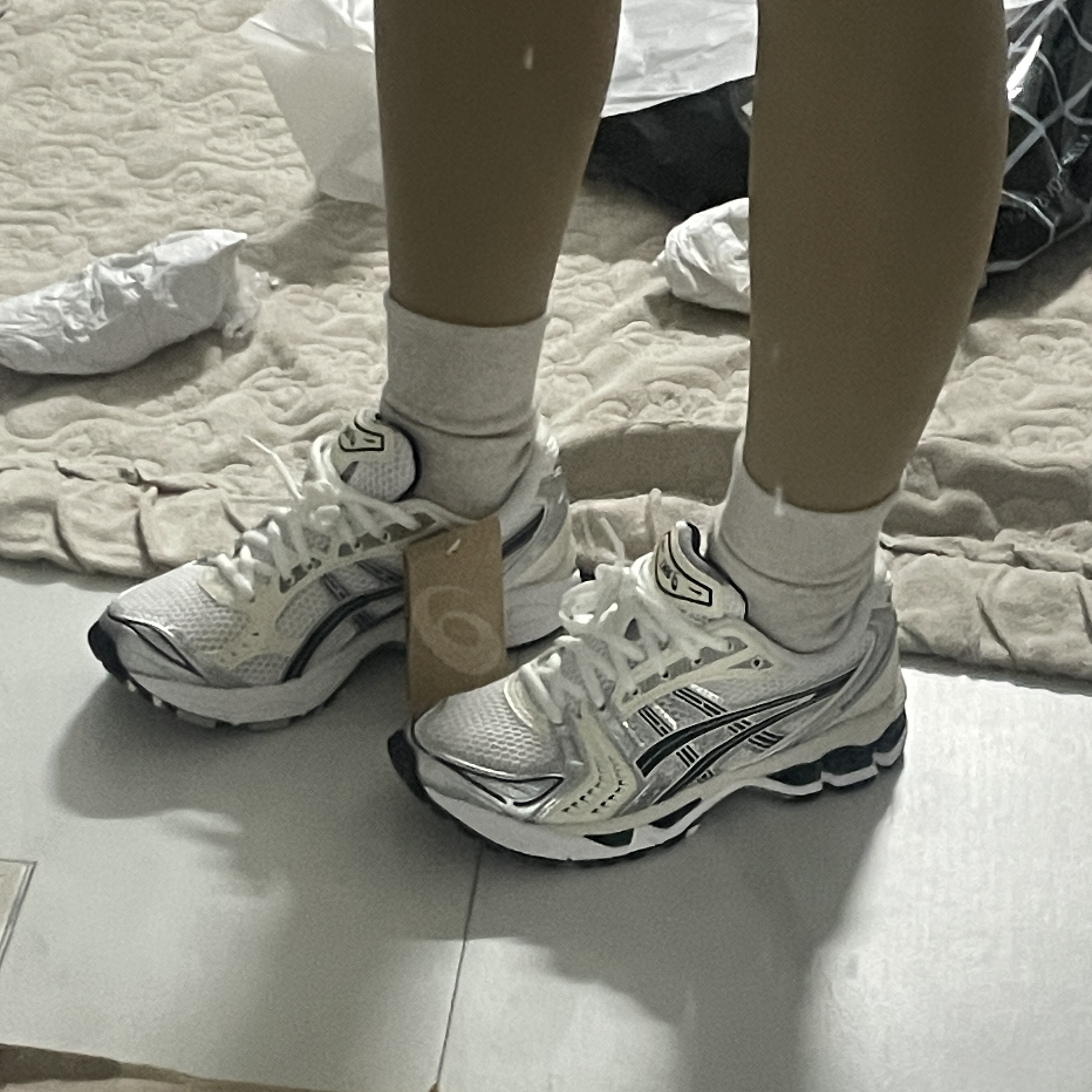 (W) Asics Gel-Kayano 14 White Midnight 착용 스타일