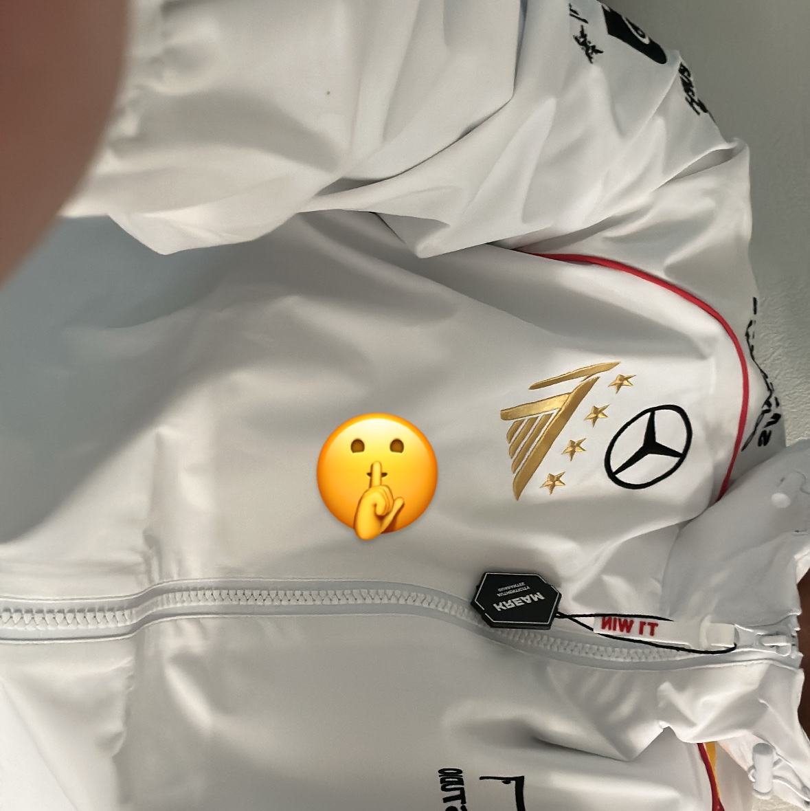 T1 2024 Uniform Worlds Jacket White (Non Marking Ver.) 착용 스타일