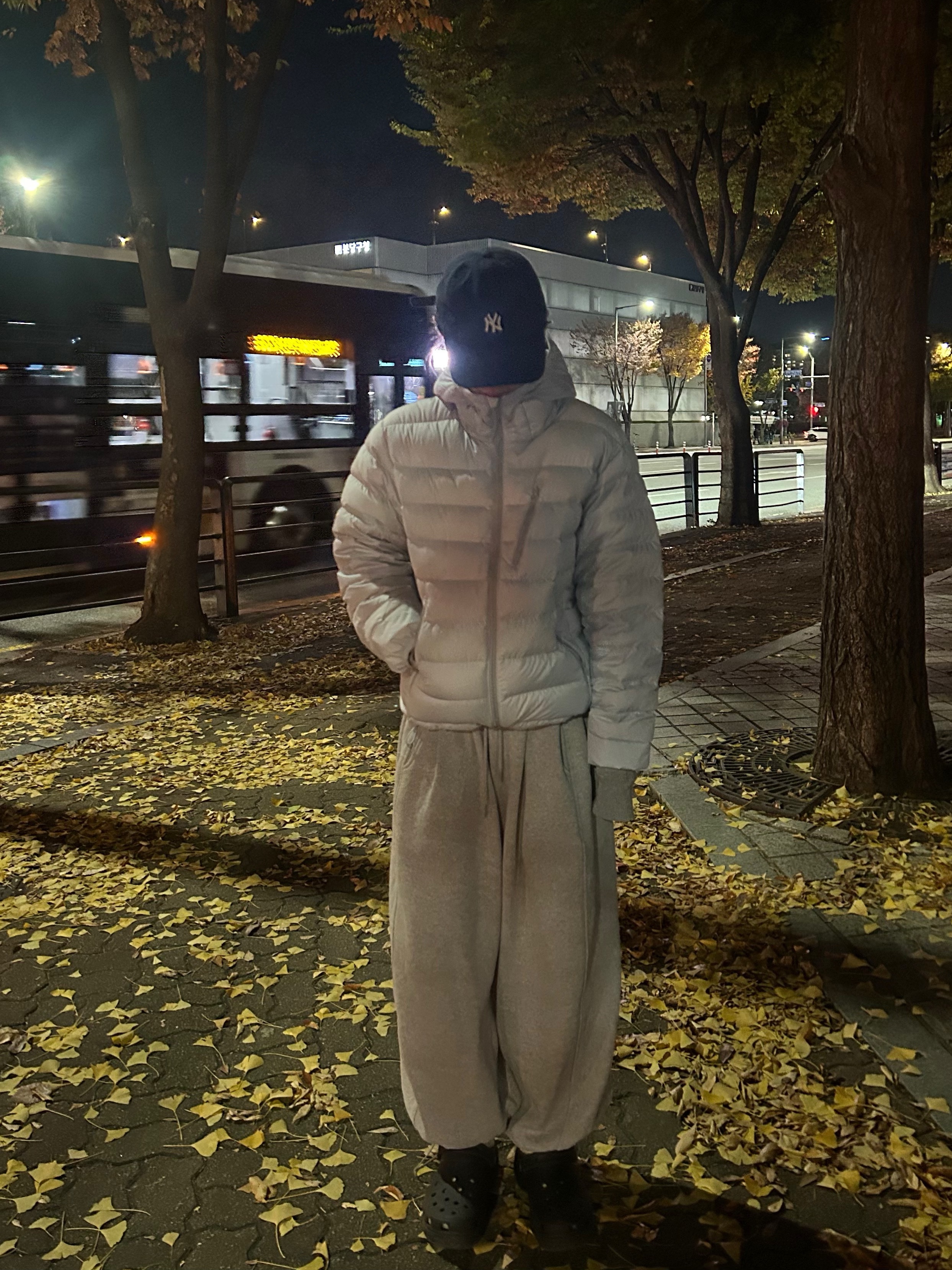 (W) Crocs Classic Platform Clog Black, Musinsa Standard City Leisure Hooded Light Down Jacket Cloudy Blue 착용 스타일 - 1