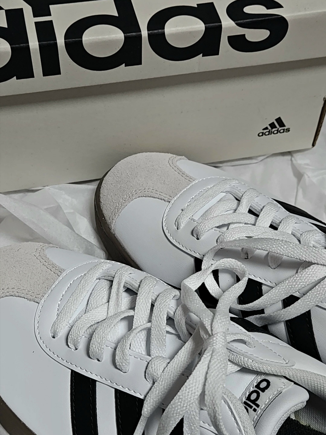 (W) Adidas VL Court Base Cloud White Core Black 착용 스타일