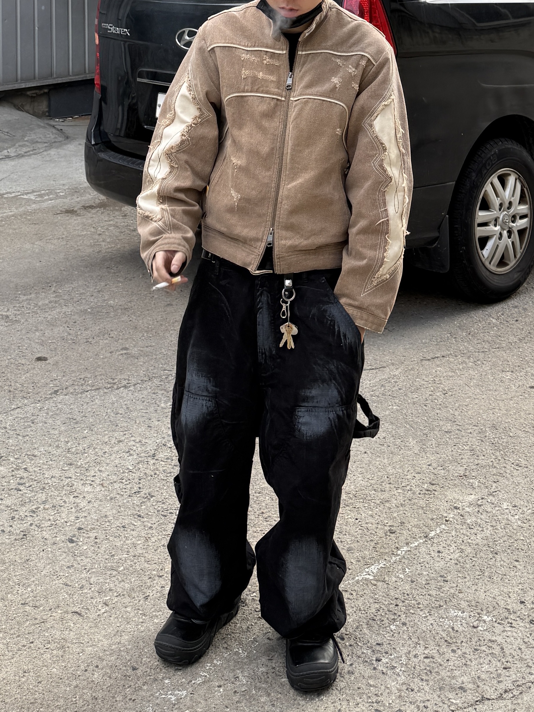 VENDORS Bleached Double Knee Pants Black, Kiko Kostadinov Tonkin Strap Shoes Charcoal Jet Black 착용 스타일 - 2