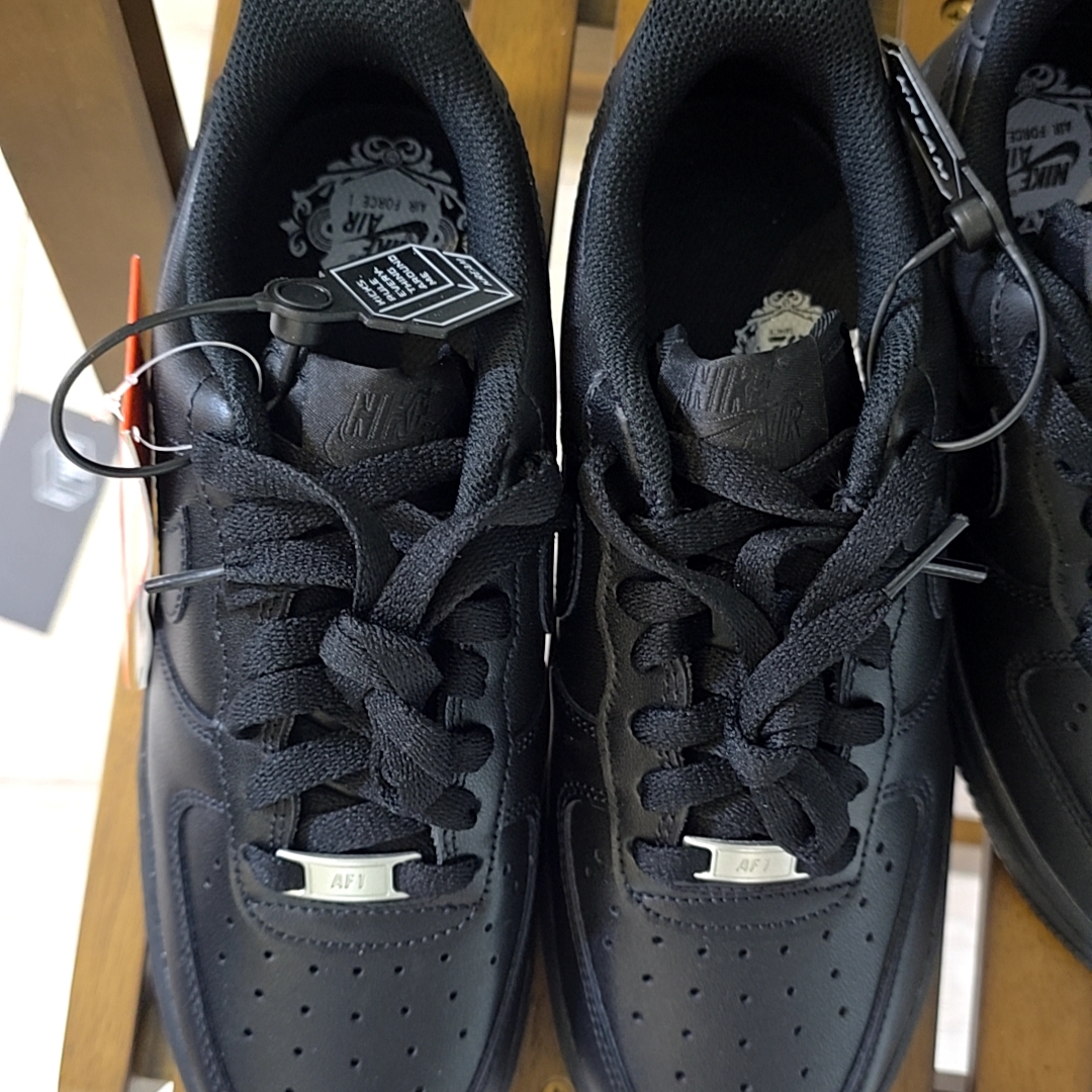 (W) Nike Air Force 1 '07 Low Triple Black 착용 스타일 - 4