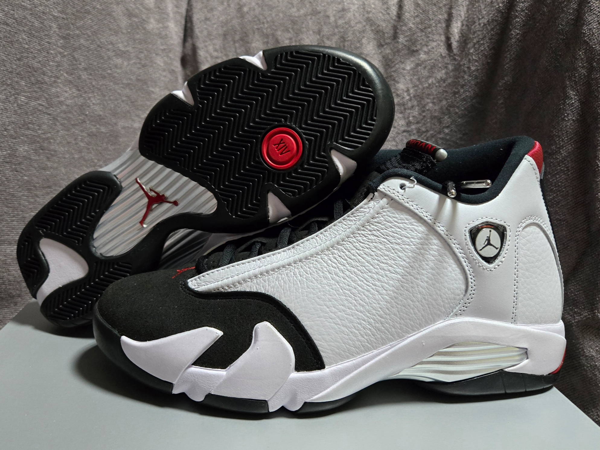 Jordan 14 Retro Black Toe 2024 착용 스타일 - 2