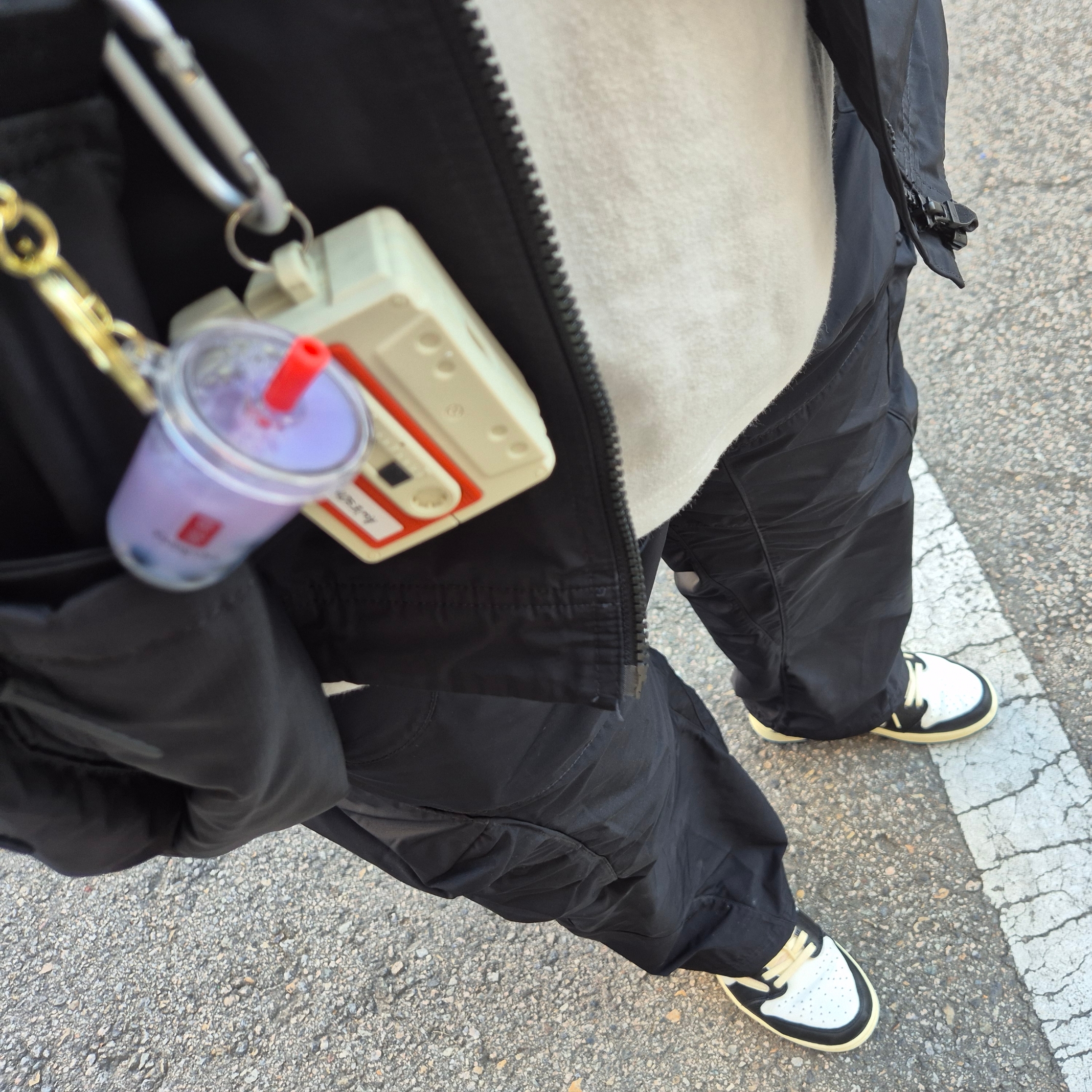 Nike x Off-White NRG Track Suit Black - US/EU, Uniqlo Multi Pocket Shoulder Bag Black 착용 스타일 - 1
