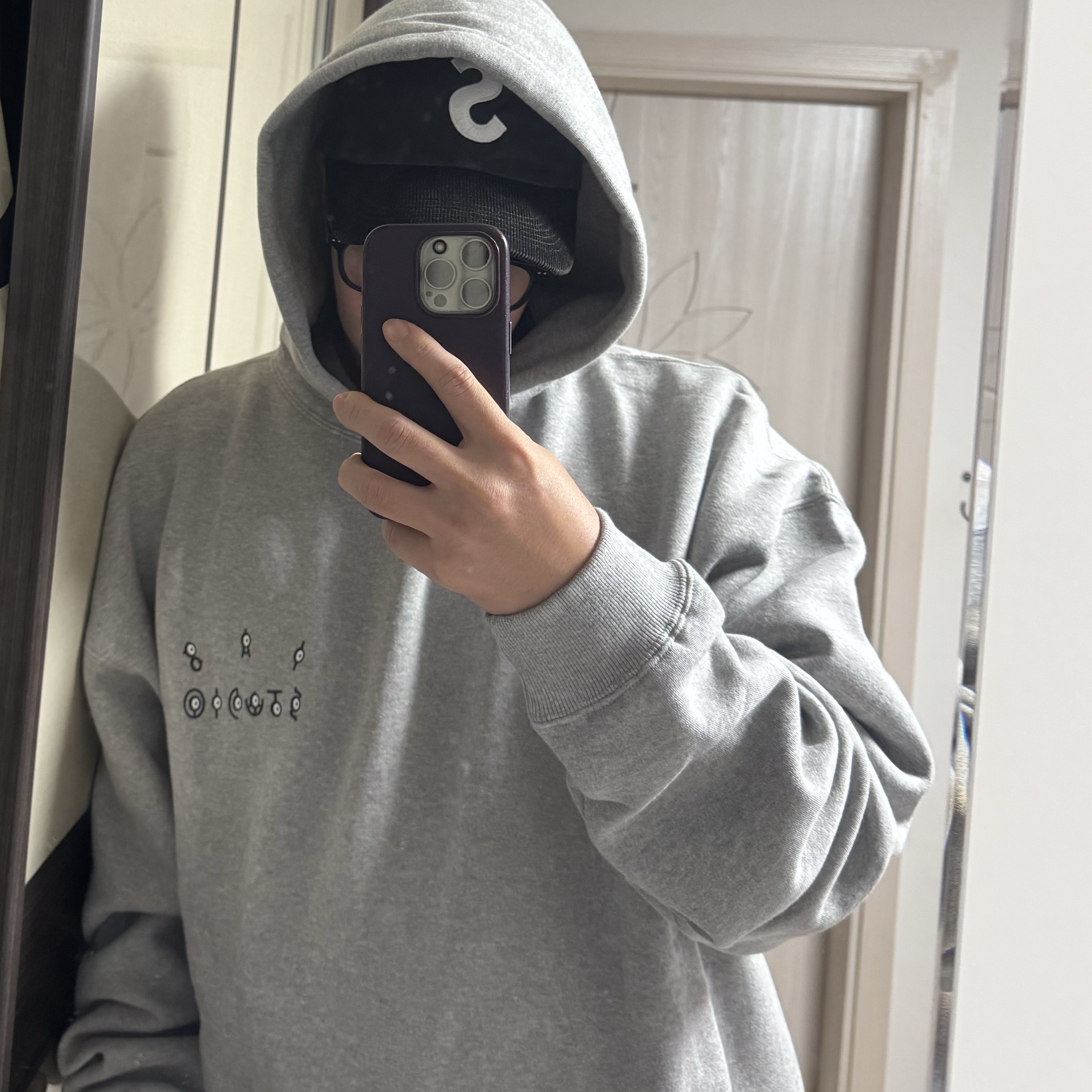 IAB Studio x Pokemon Unown Hoodie Gray, Supreme 2-Tone S Logo 6-Panel Black - 24SS 착용 스타일 - 1
