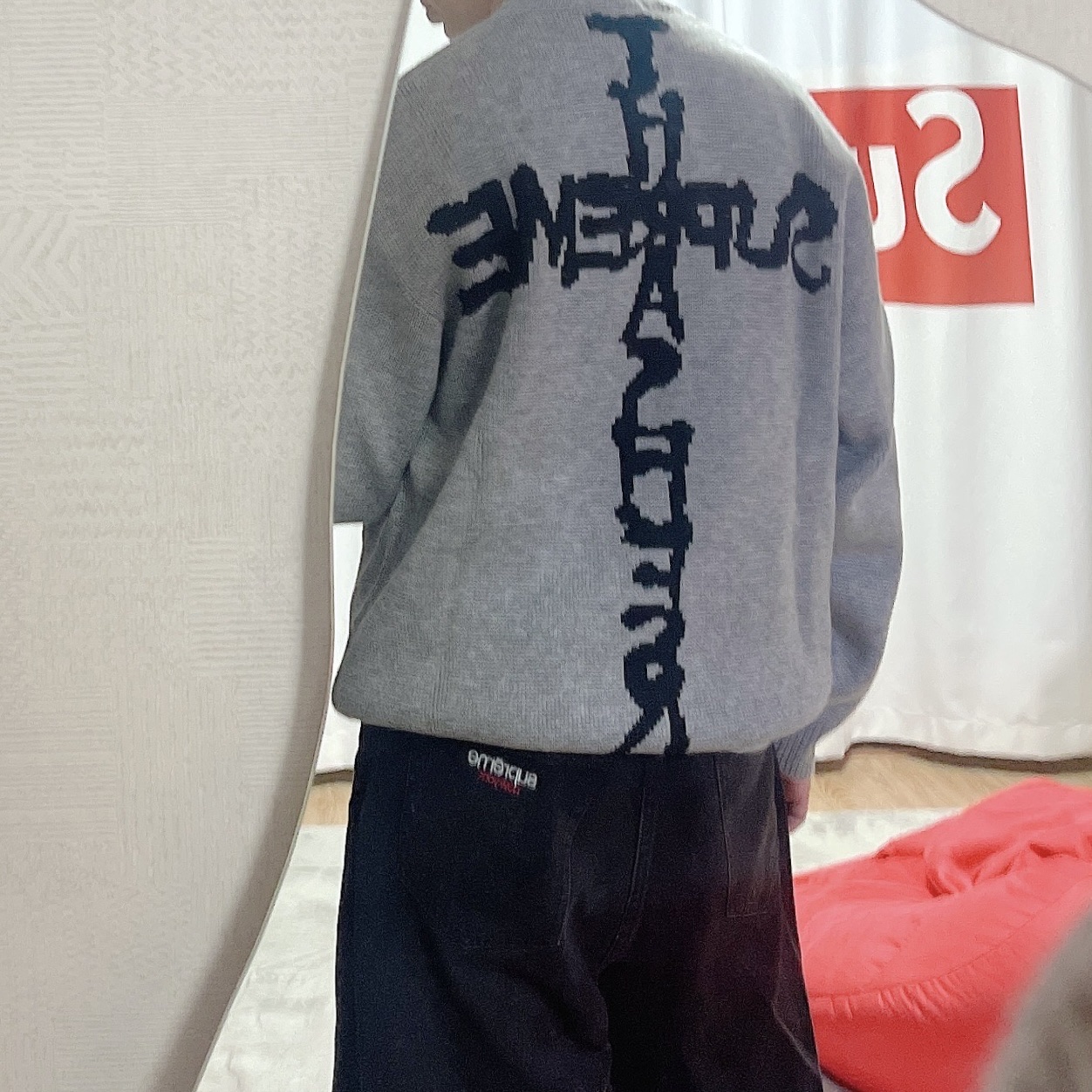 Supreme x Thrasher Sweater Heather Grey - 24FW, Supreme Baggy Jean Black - 24FW 착용 스타일 - 2