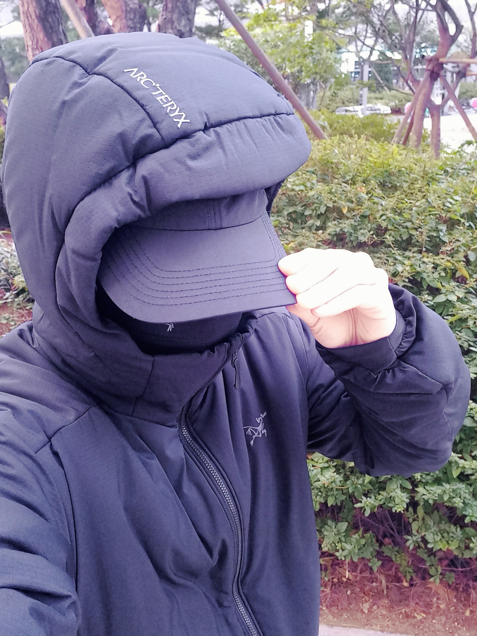 Arc'teryx Atom Heavyweight Hoody Black, Arc'teryx Rho Neck Gaiter Long Black 착용 스타일 - 3