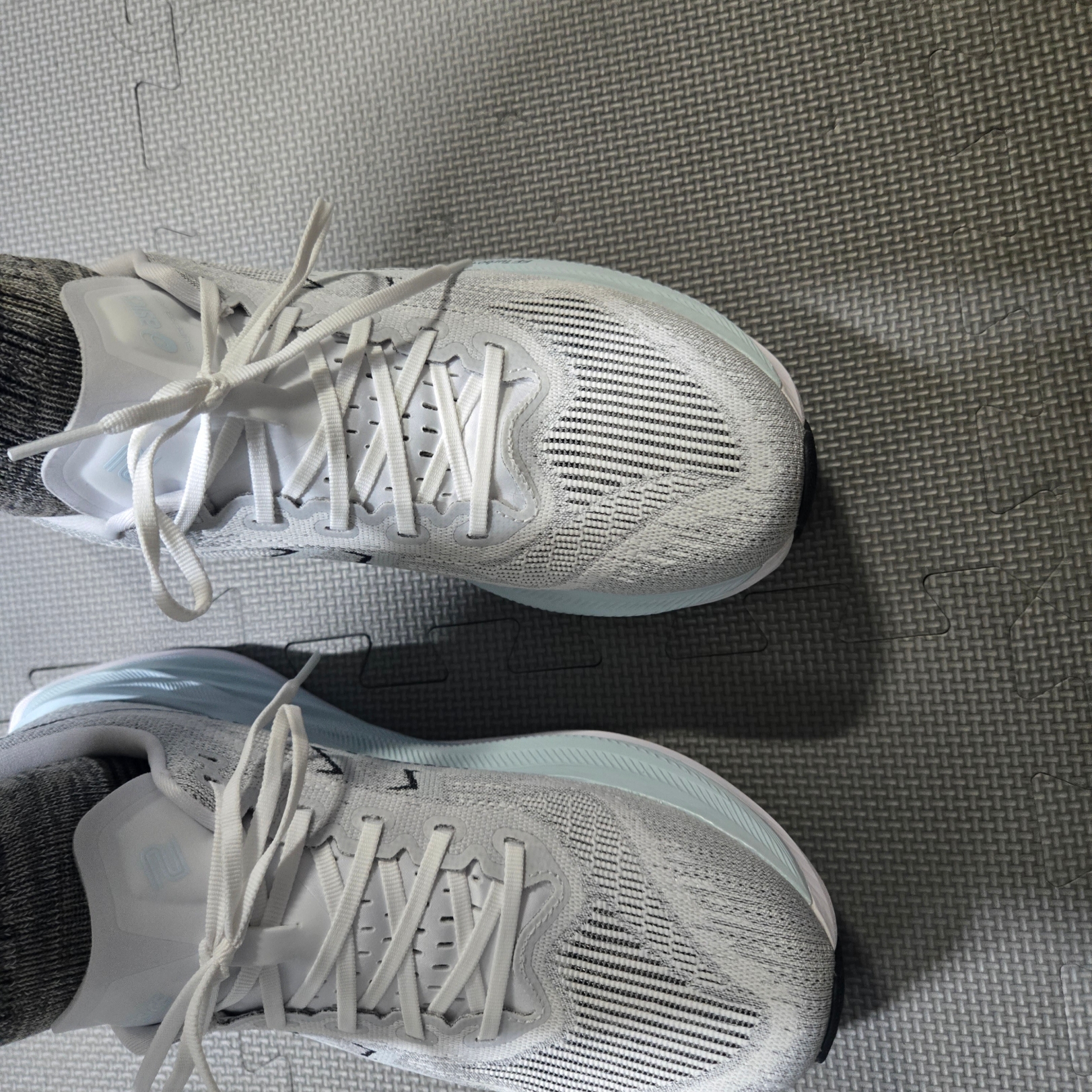 Asics Superblast 2 White Cool Grey 착용 스타일 - 2