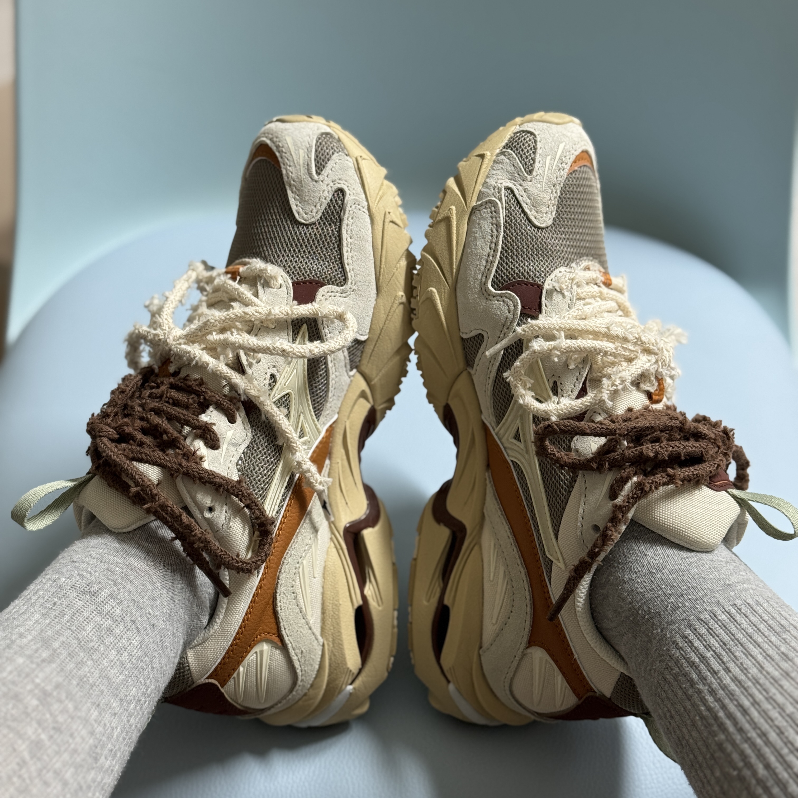STU X MIZUNO Wave Rider 10 착용 스타일 - 2