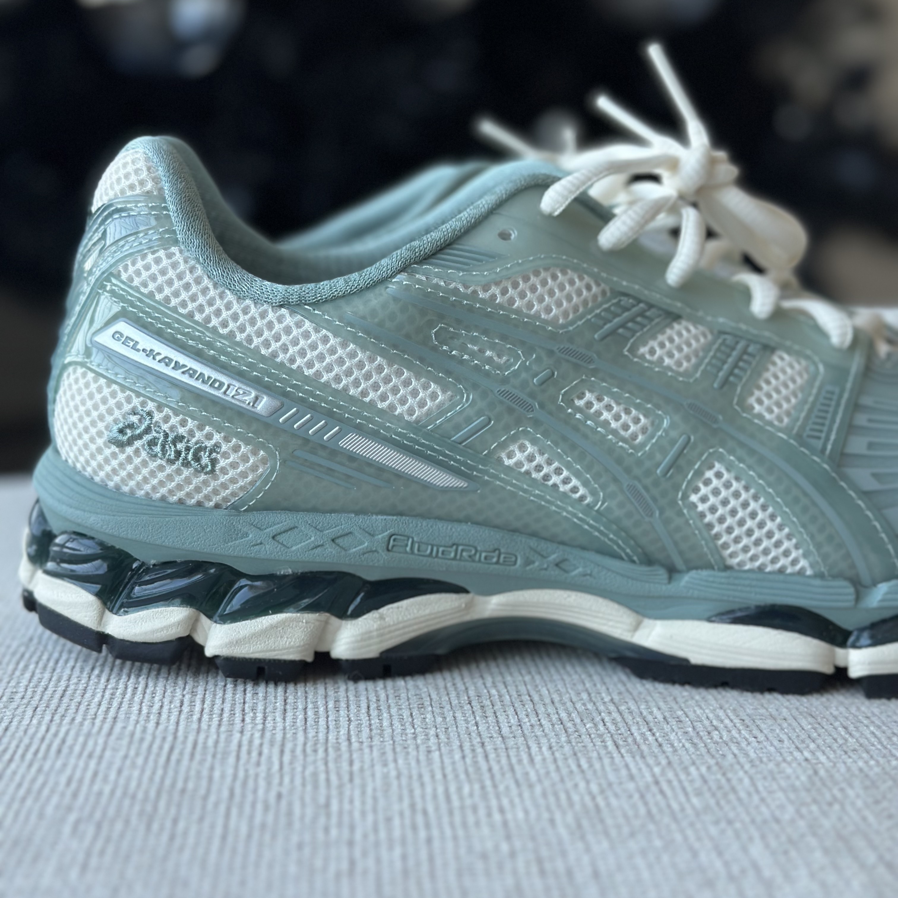 Asics x Ronnie Fieg Gel-Kayano 12.1 Cream Sage 착용 스타일 - 5