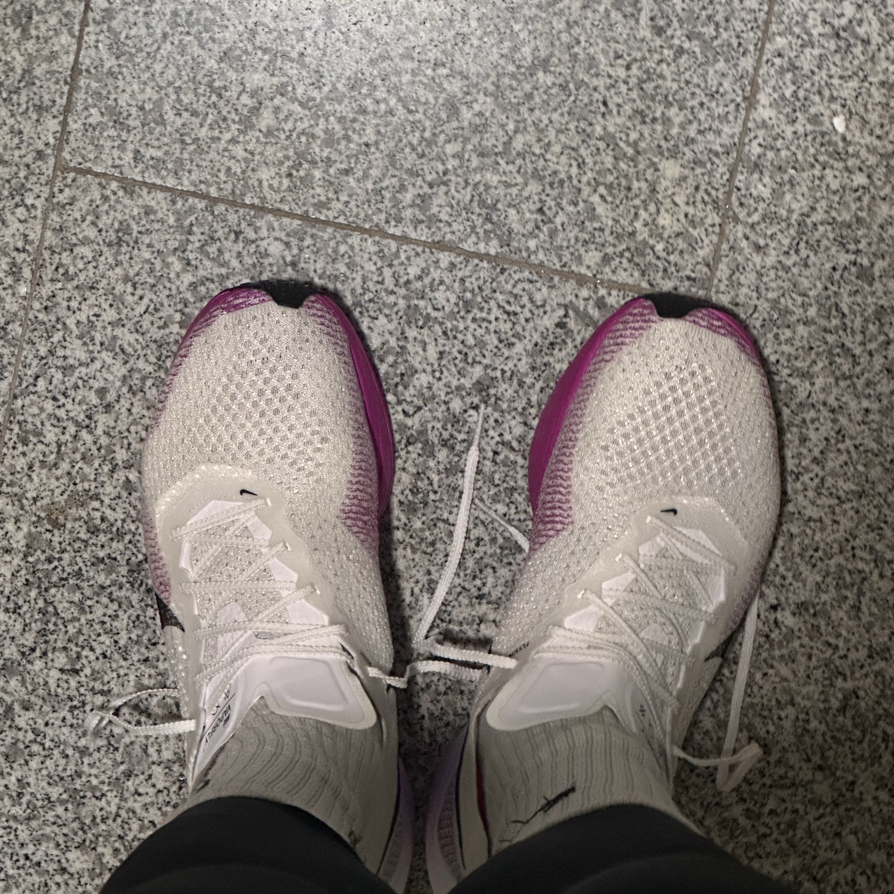 Nike ZoomX Vaporfly Next% 3 White Vivid Purple 착용 스타일