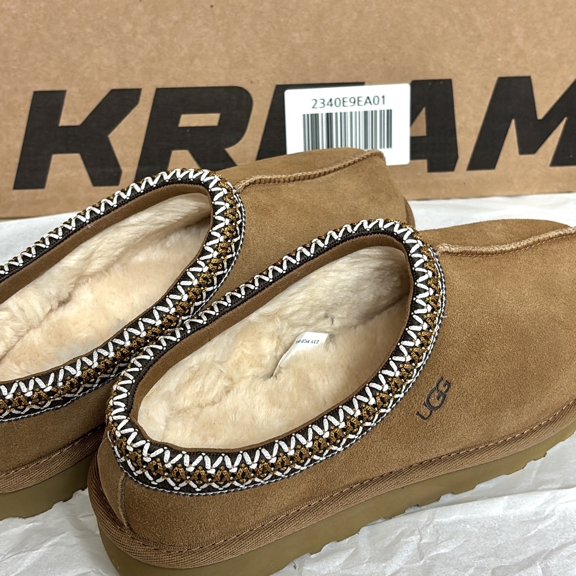 (W) UGG Tasman Slipper Chestnut 착용 스타일