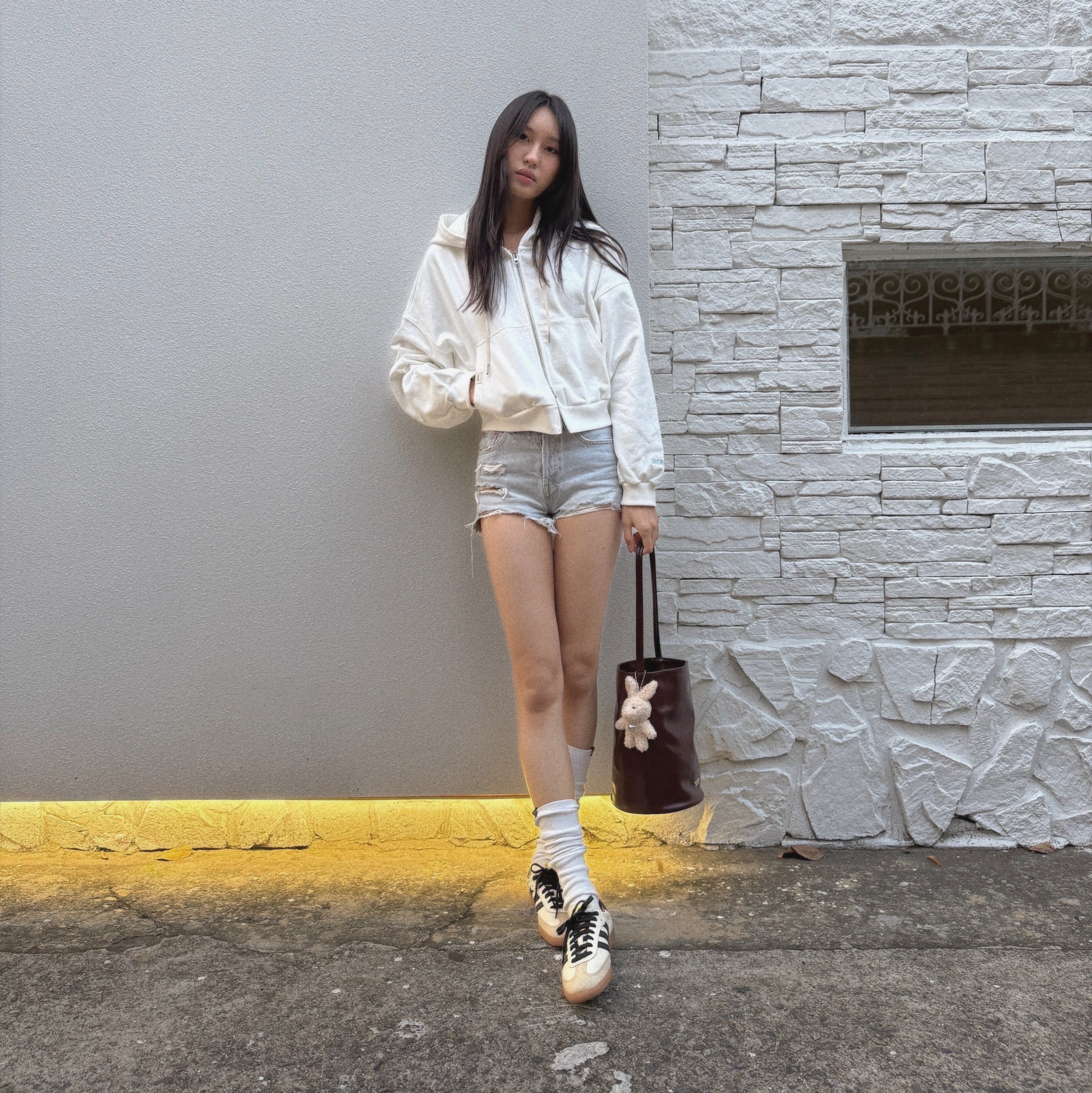 (W) Adidas Samba OG Cream White Core Black 착용 스타일 - 1