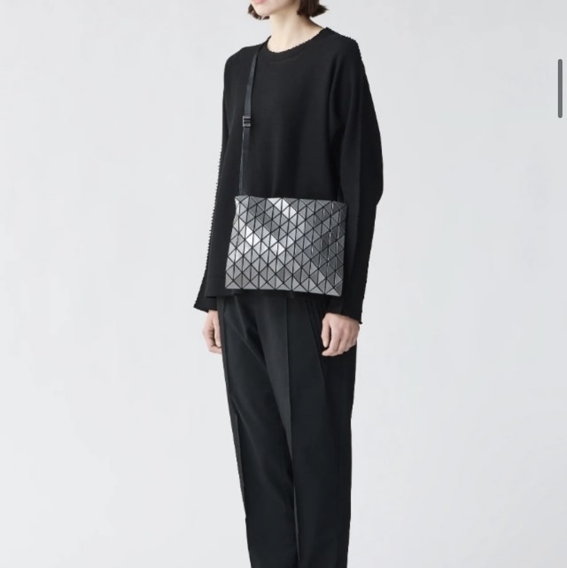 Bao Bao Issey Miyake Row Metallic Gunmetal 착용 스타일 - 1