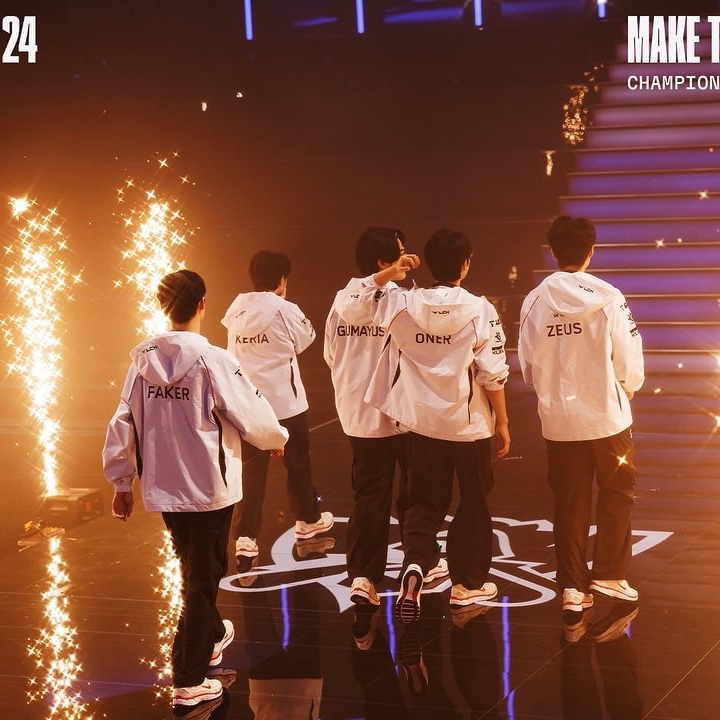 T1 2024 Uniform Worlds Jacket White (Non Marking Ver.) 착용 스타일 - 3