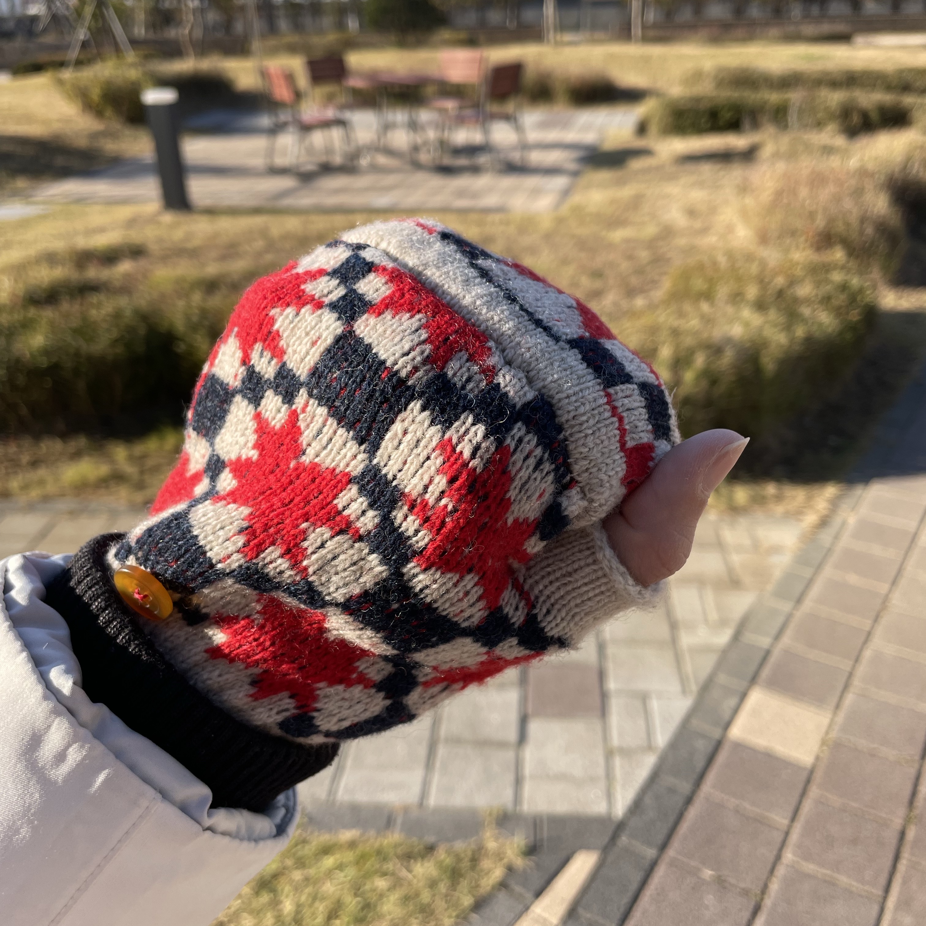 (W) Vivienne Westwood Orb Logo Mitten Cover Gloves Beige 착용 스타일 - 5