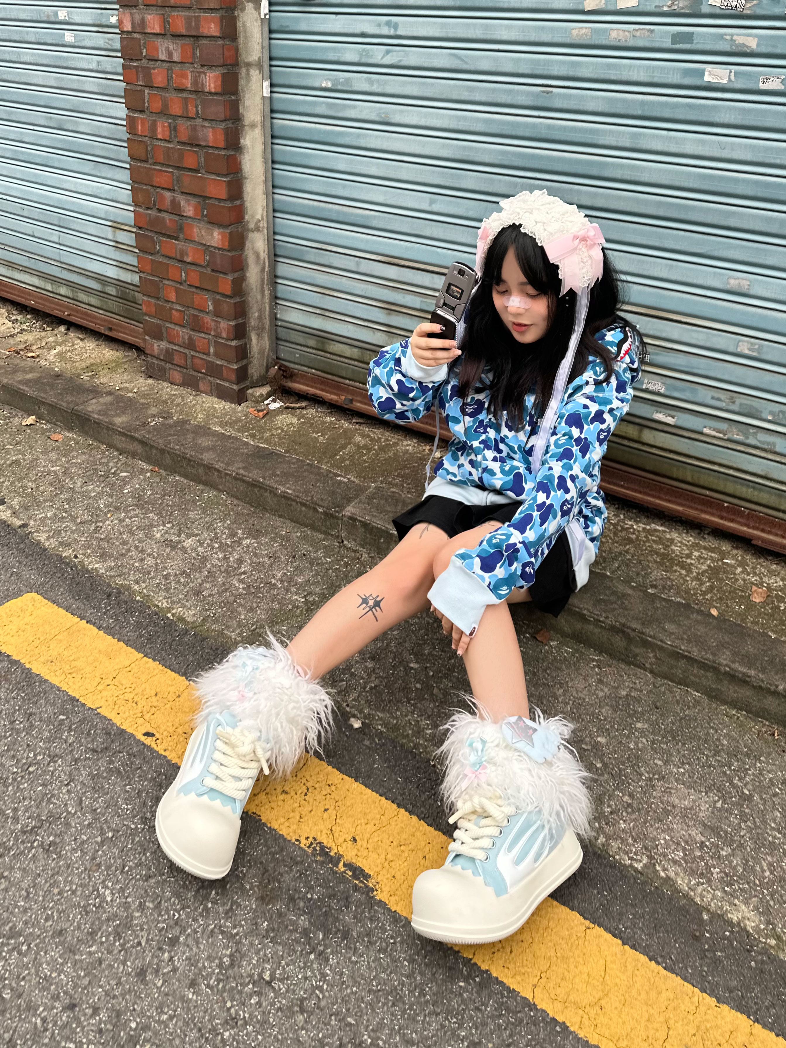 BAPE ABC Camo Shark Full Zip Hoodie Blue 착용 스타일 - 3