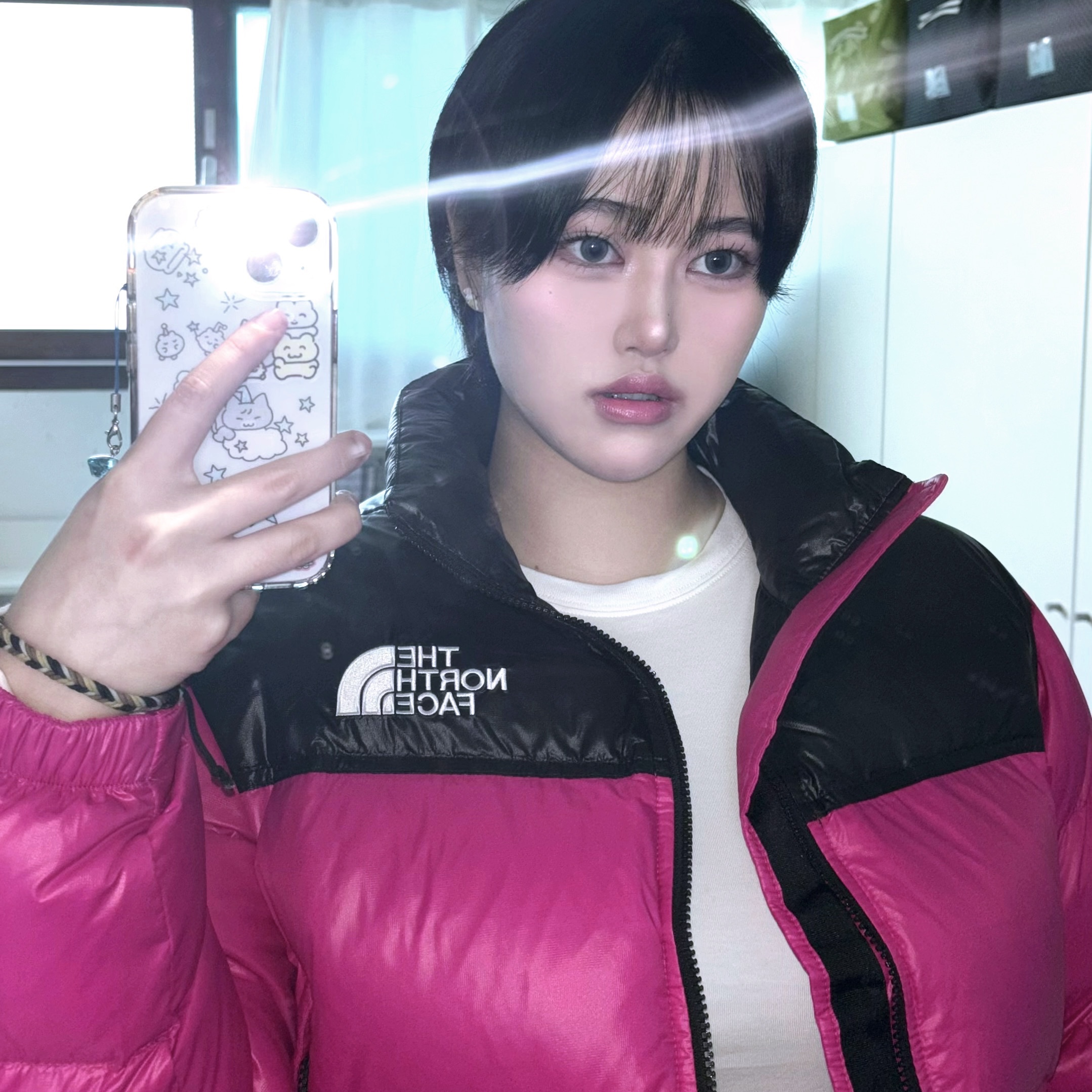 (W) The North Face Nuptse Short Jacket Fuchsia Pink 착용 스타일 - 2
