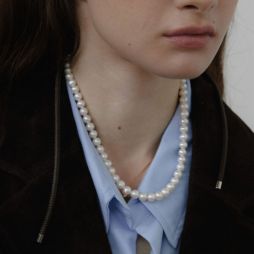 러브미몬스터 내추럴 펄 레더 리본 넥크리스 브라운(lovememonster Natural Pearl Leather Ribbon Necklace Brown) - 3