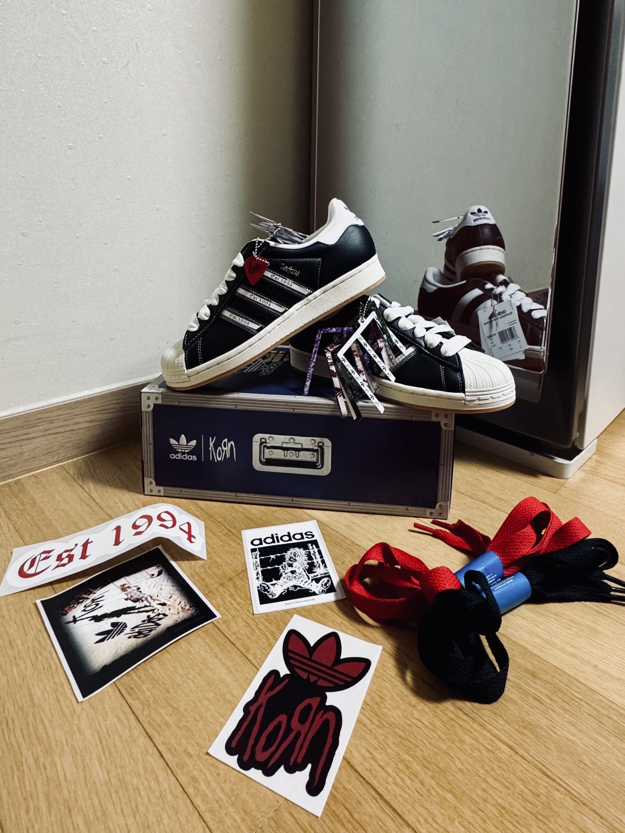 Adidas x KoRn Superstar 30th Anniversary Core Black Translucent 착용 스타일
