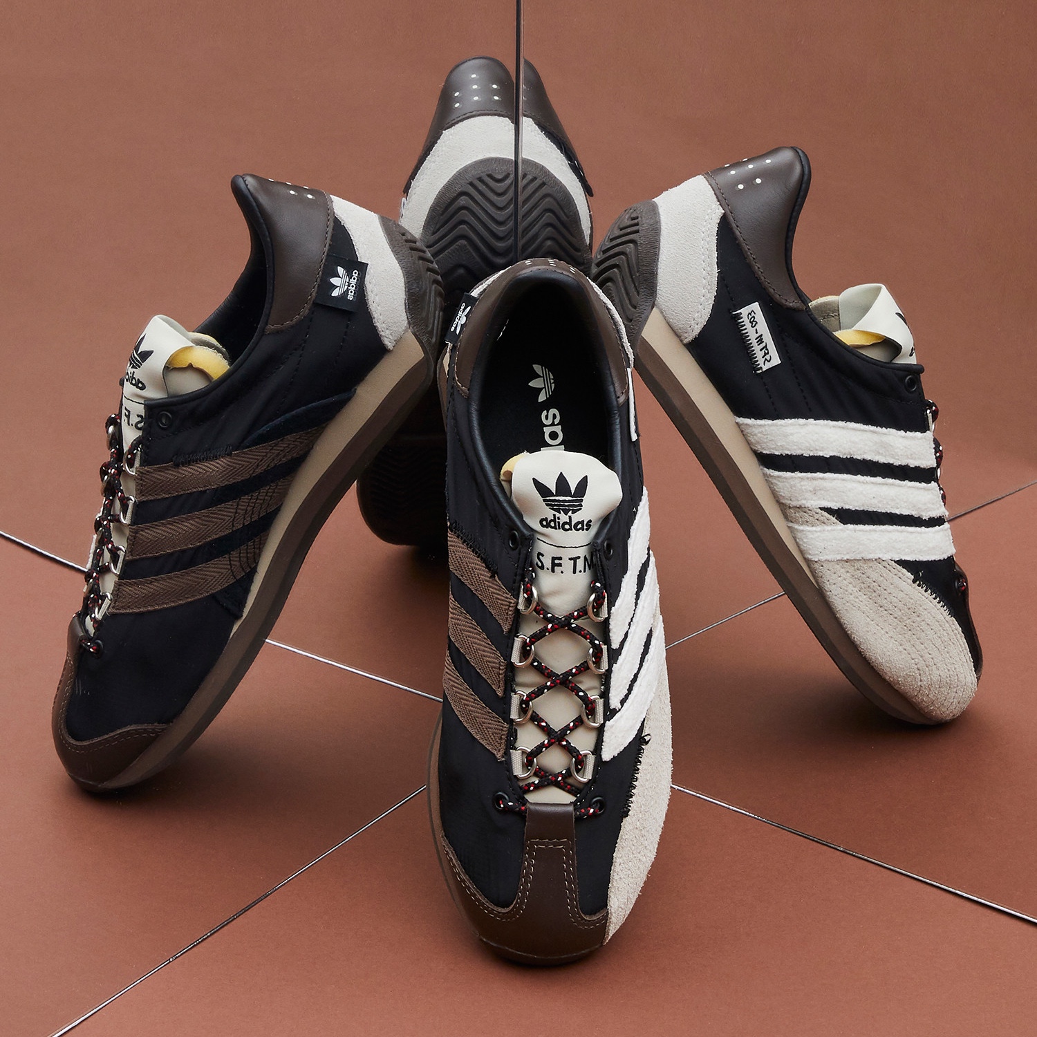 Adidas x Song for the Mute Country OG Core Black Core White 착용 스타일 - 1