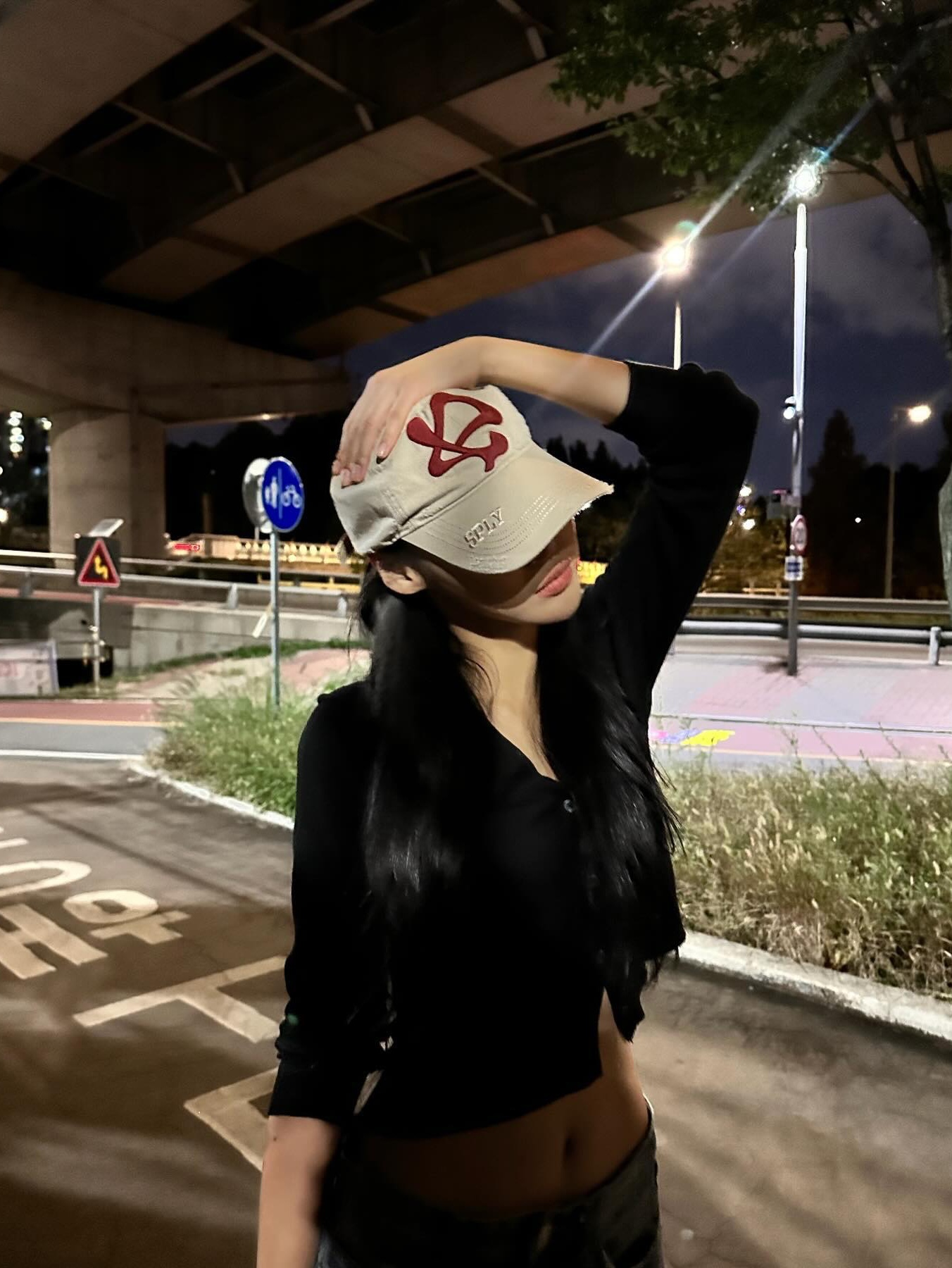 PACOSPLY Podge Logo Cap Beige, PACOSPLY Podge Logo Cap Black 착용 스타일