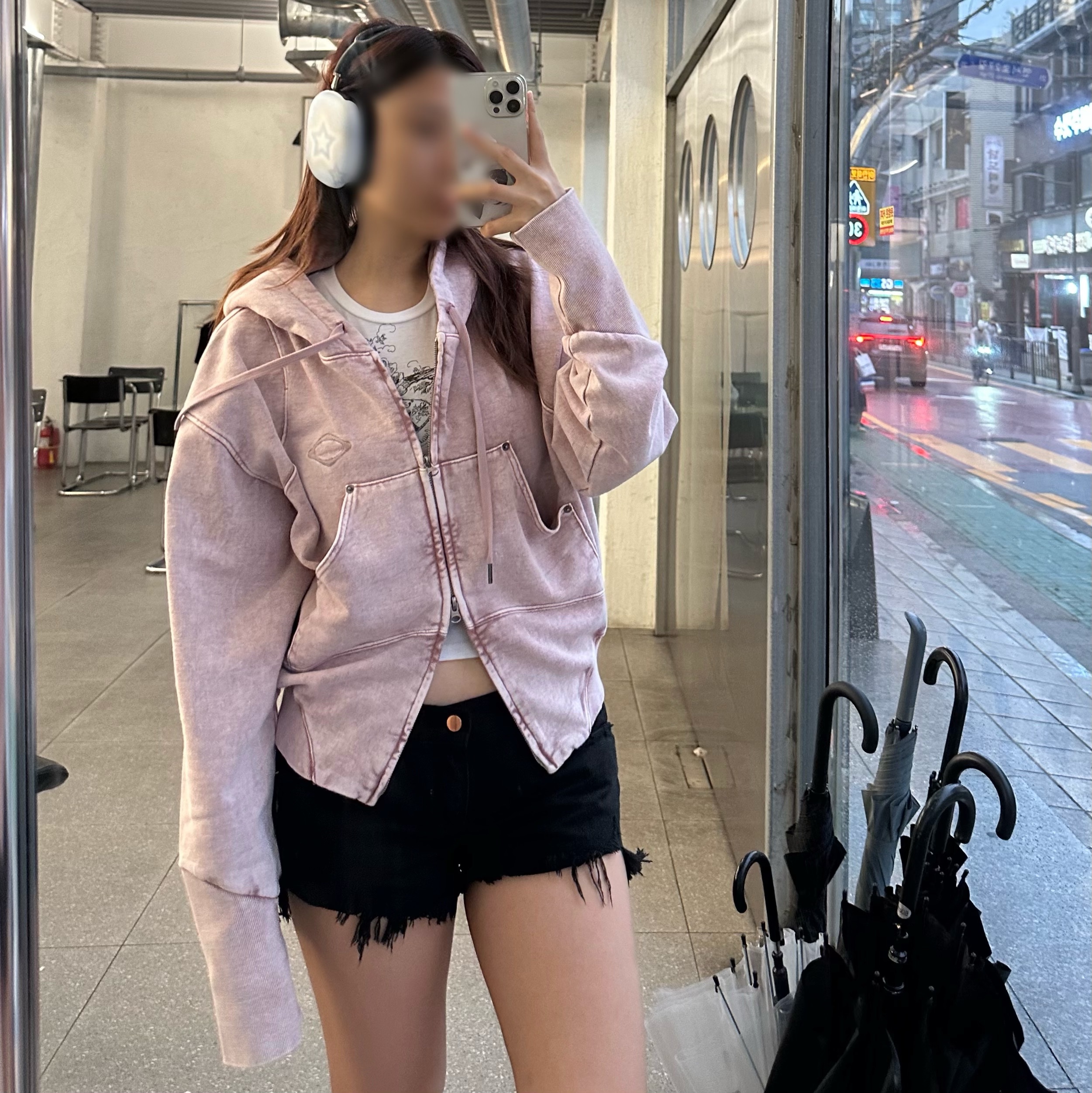 (W) Mischief Balloon Hoodie Washed Pink Brown 착용 스타일