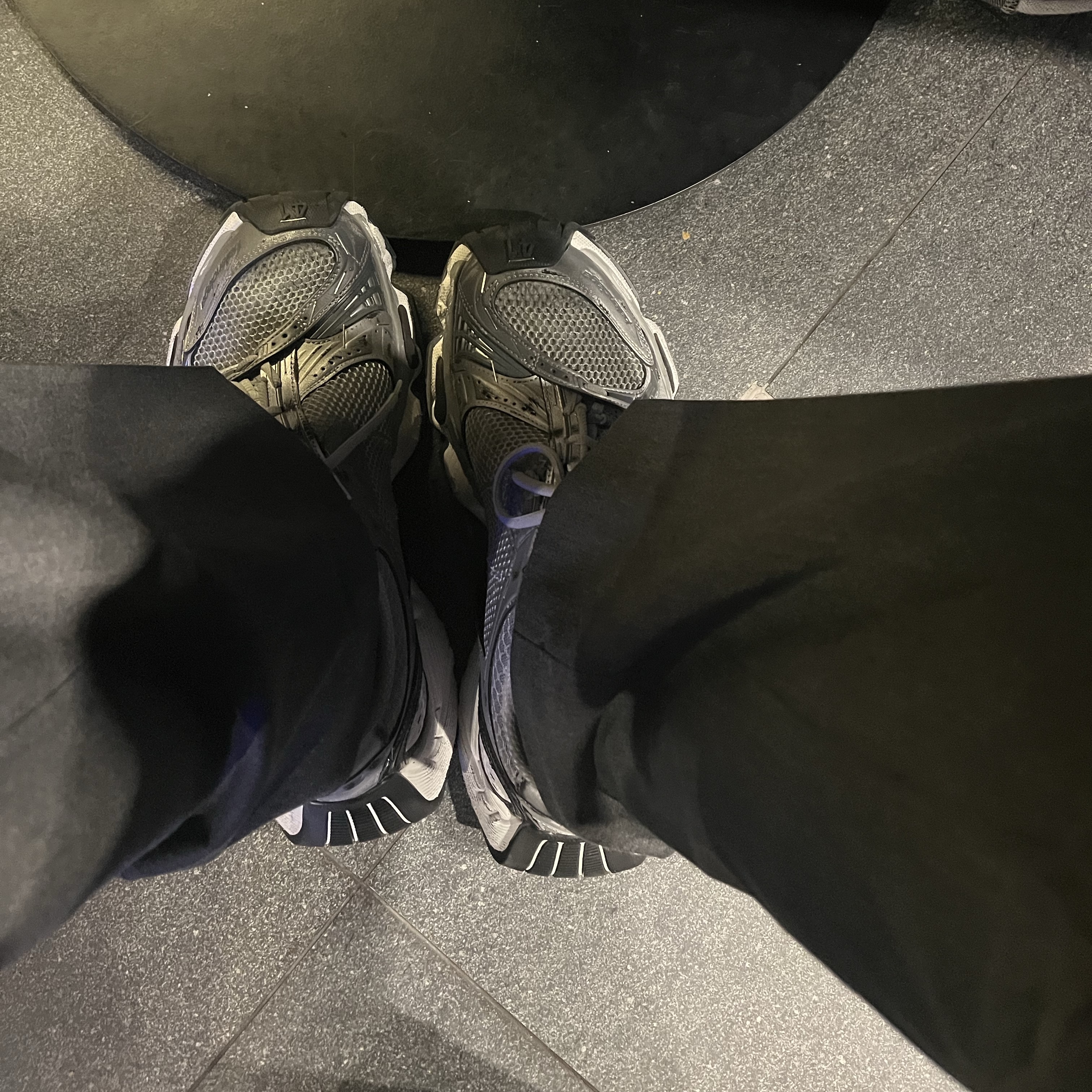Balenciaga Stapler Sneaker Silver Grey 착용 스타일