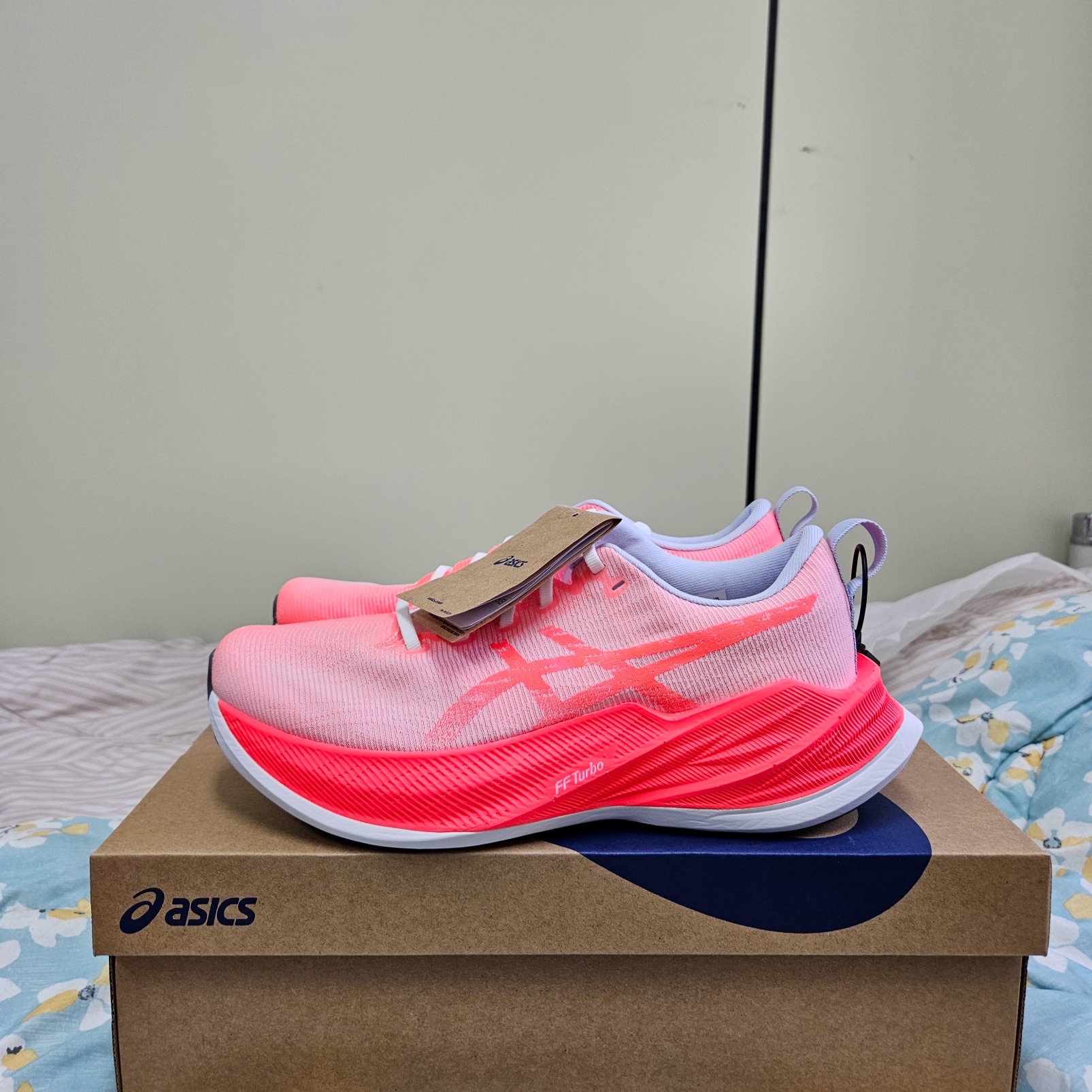 Asics Superblast White Sunrise Red 착용 스타일