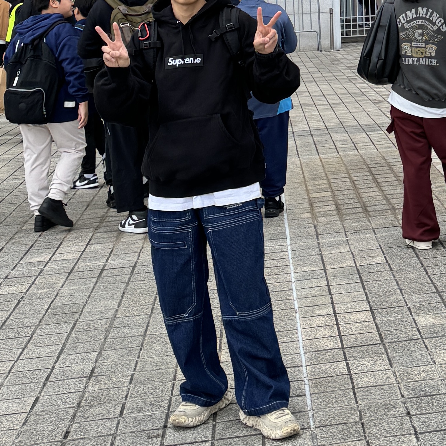 Supreme Box Logo Hooded Sweatshirt Black - 23FW, New Balance 860v2 White Black 착용 스타일 - 3