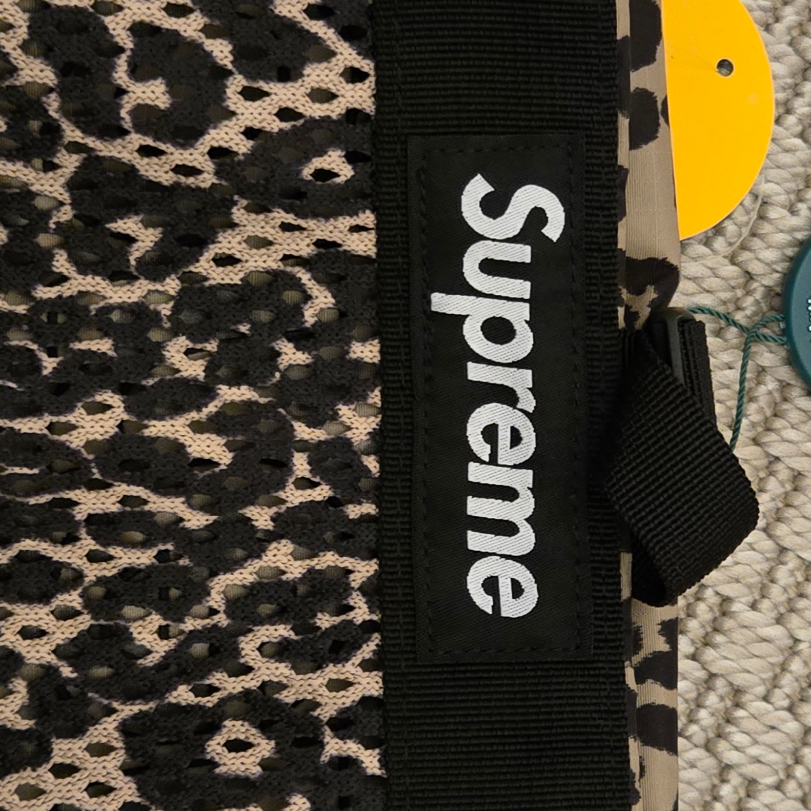 Supreme Mesh Backpack Leopard - 23SS 착용 스타일 - 5