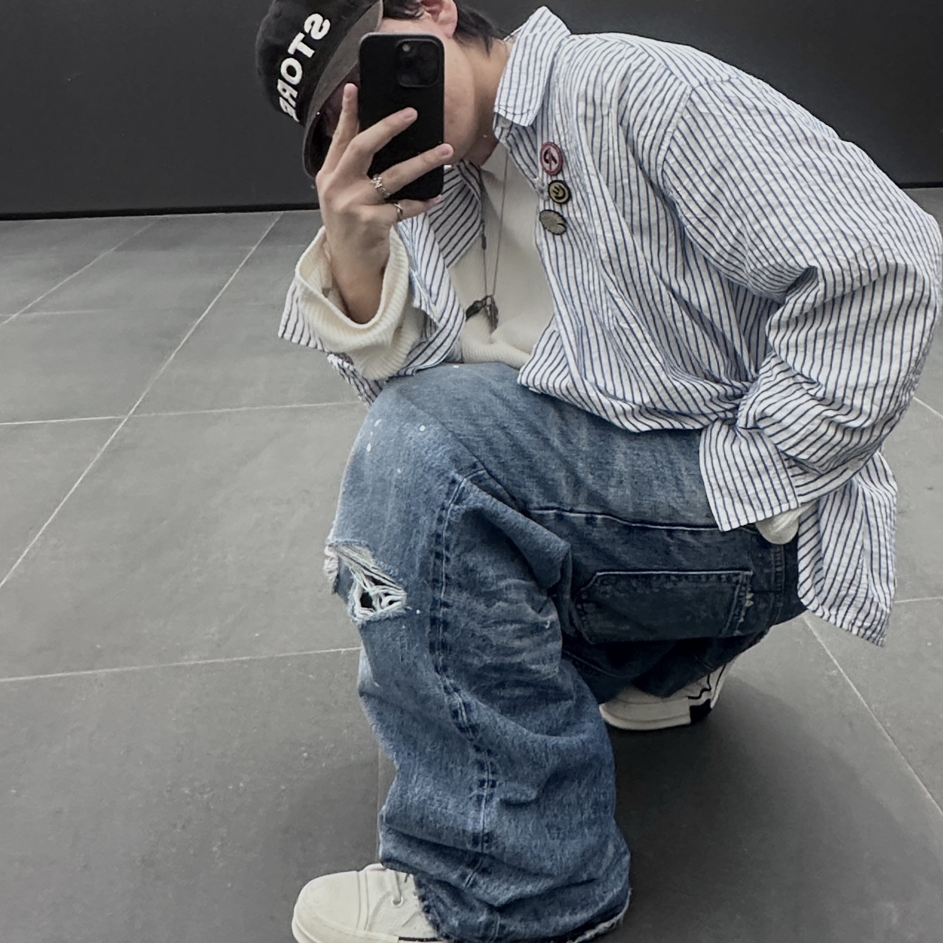 Converse x Drkshdw Drkstr Chuck 70 High Lily White, Our Legacy Borrowed BD Shirt White Blue Crinkled Stripe 착용 스타일 - 1