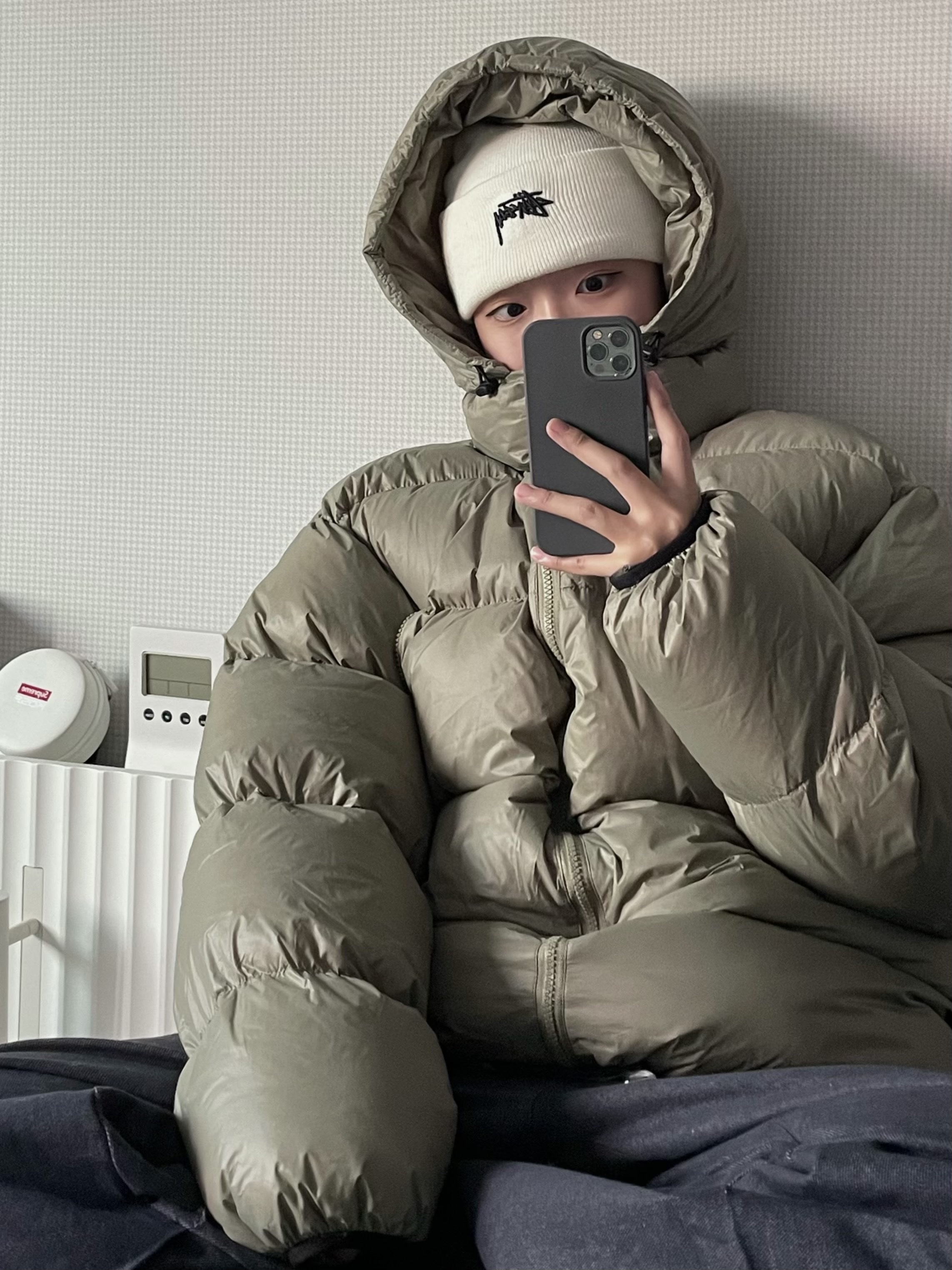 Nike x Stussy NRG Cuffed Beanie Summit White, Salomon RX Snug Moss Gray 착용 스타일 - 5