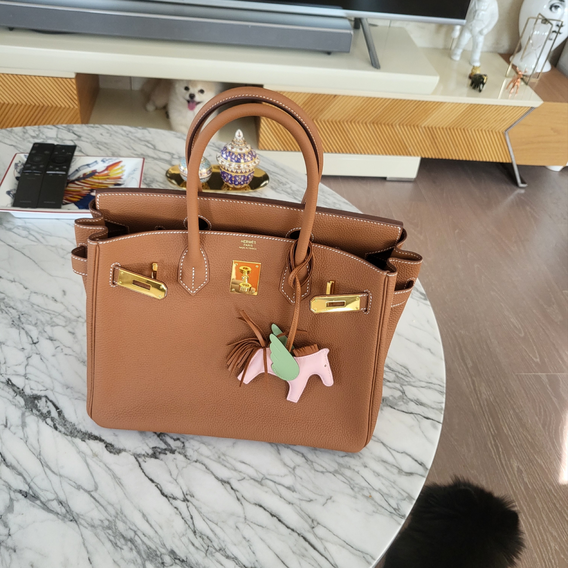 Hermes Rodeo Pegase PM Charm Milo Swift & Rose Sakura Gold Vert Criquet 착용 스타일