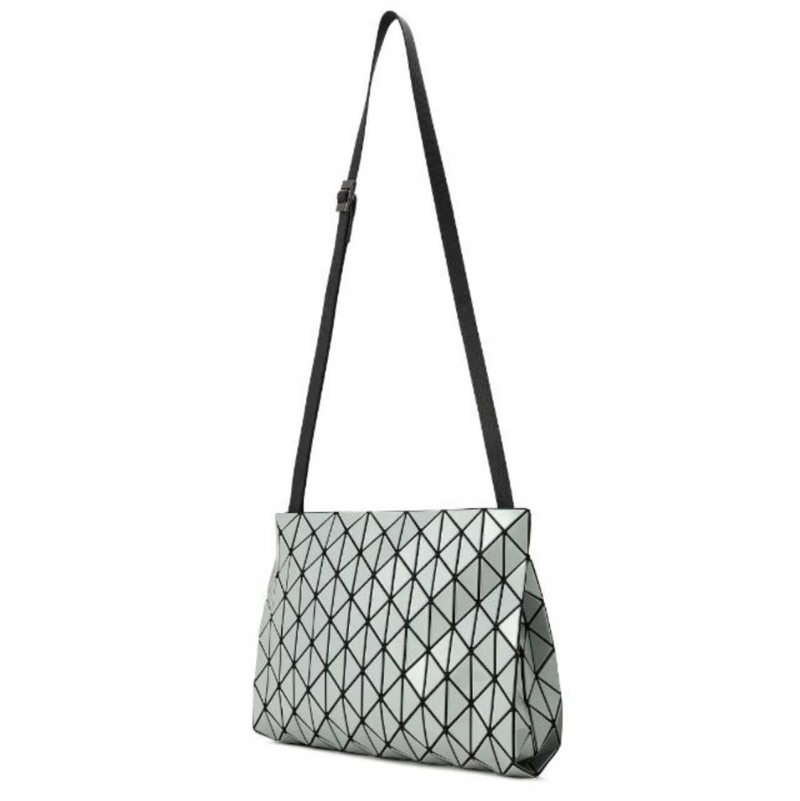 Bao Bao Issey Miyake Row Metallic Gunmetal 착용 스타일 - 3