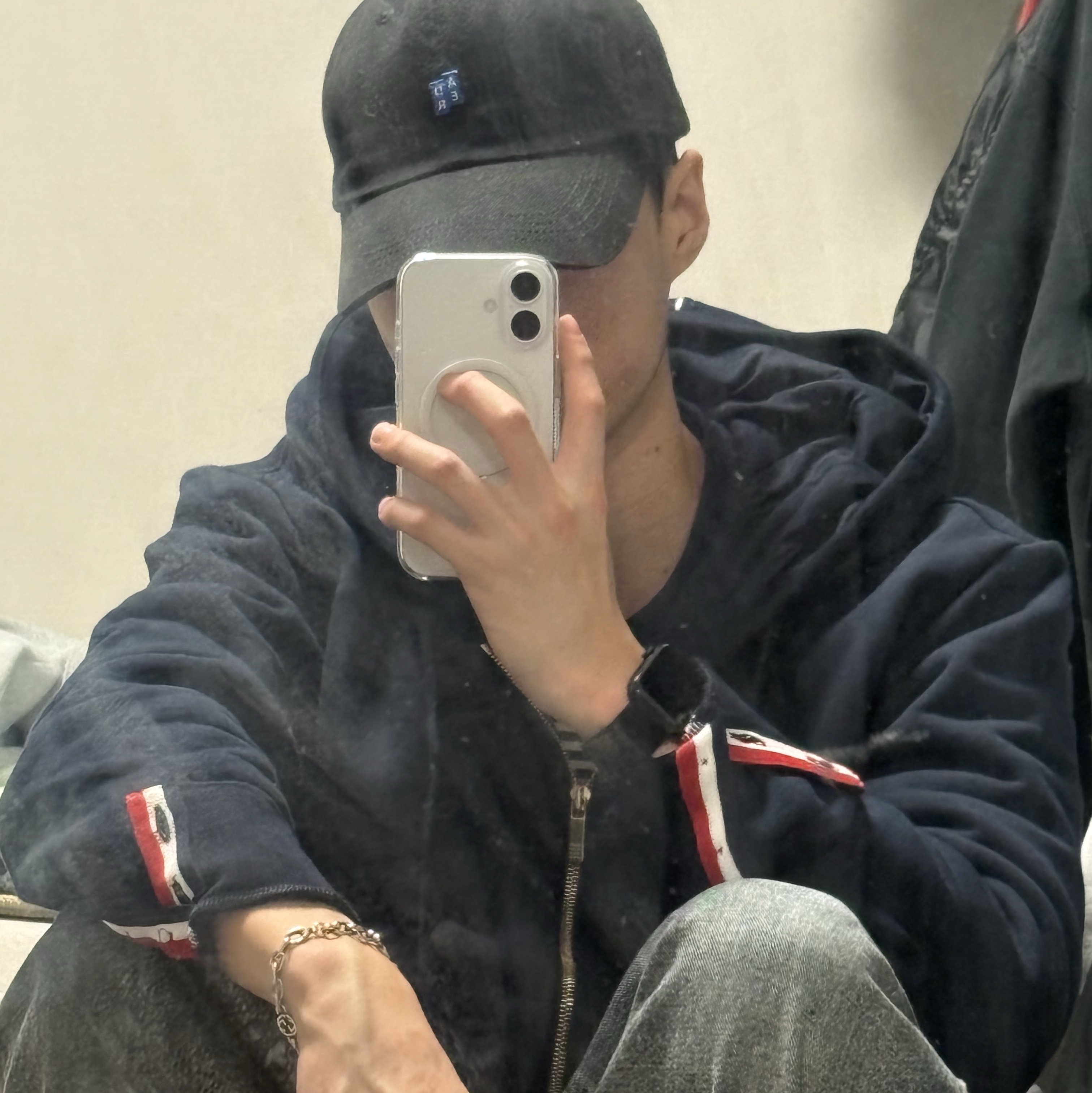 Thom Browne Cotton Loopback Center Back Stripe Zip Hoodie Navy, Ader Error Sig; TRS Tag Cap 01 Noir 착용 스타일 - 1