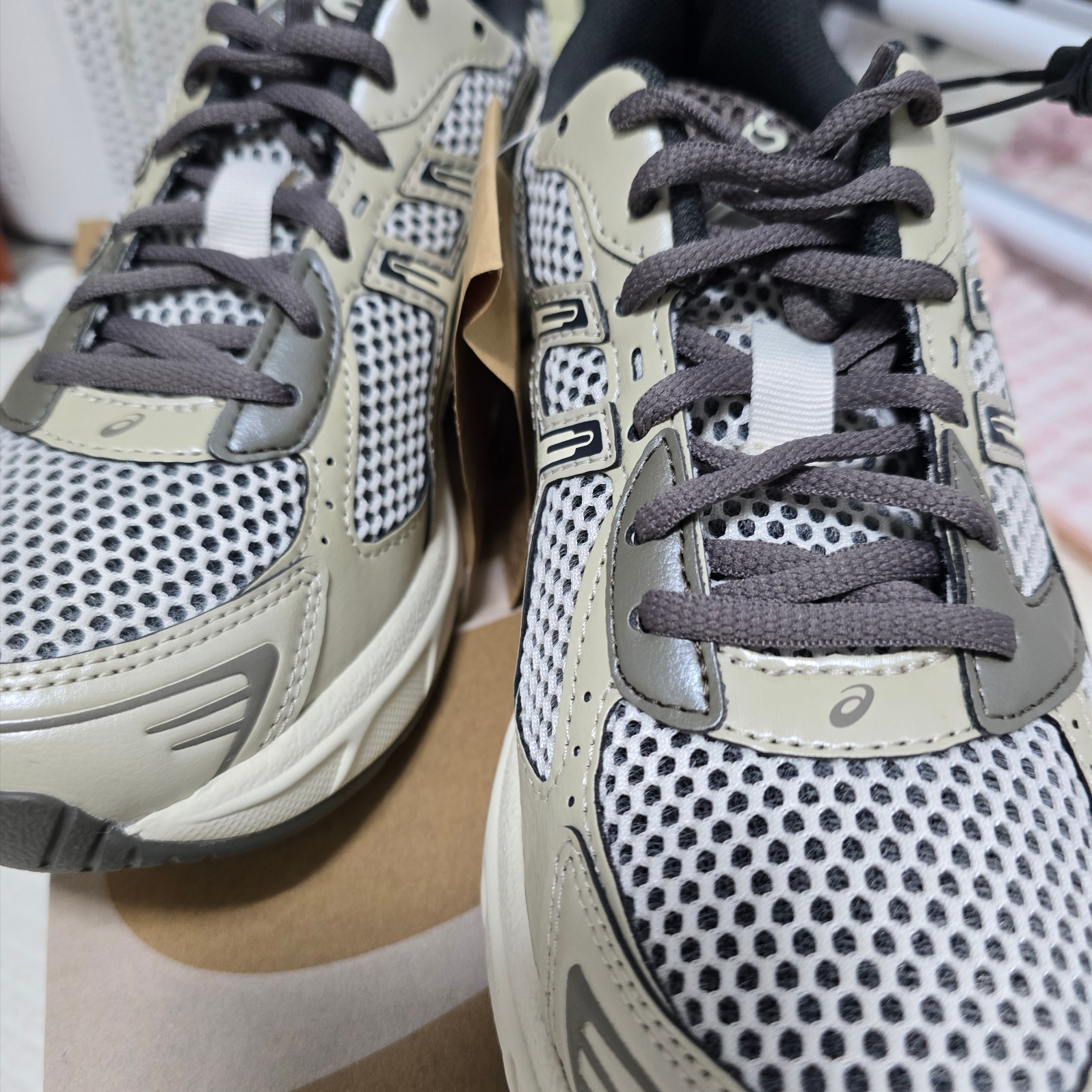 Asics Gel-1130 Birch Dark Taupe - Korea Exclusive 착용 스타일 - 1