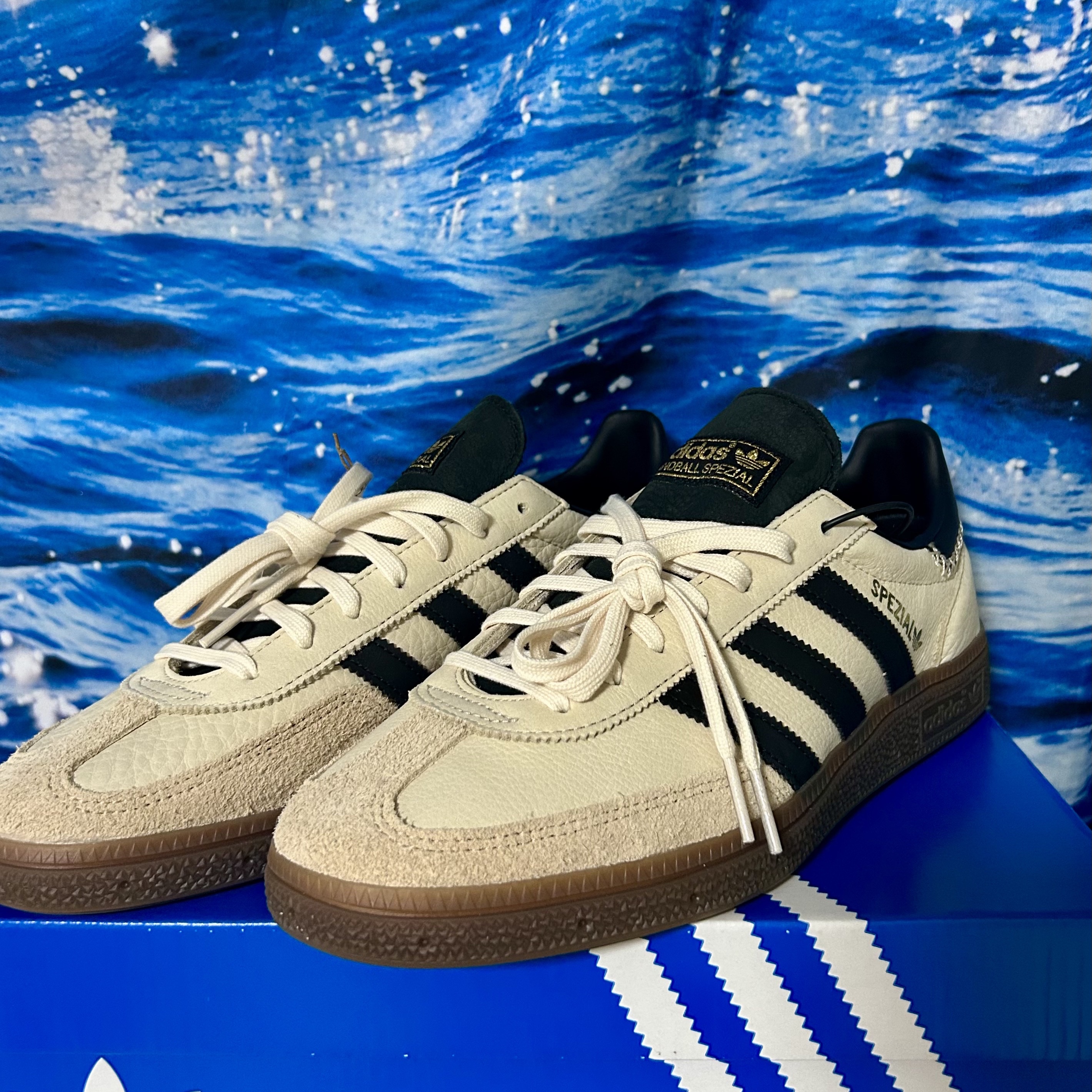 (W) Adidas Spezial Handball Wonder White Core Black 착용 스타일 - 1