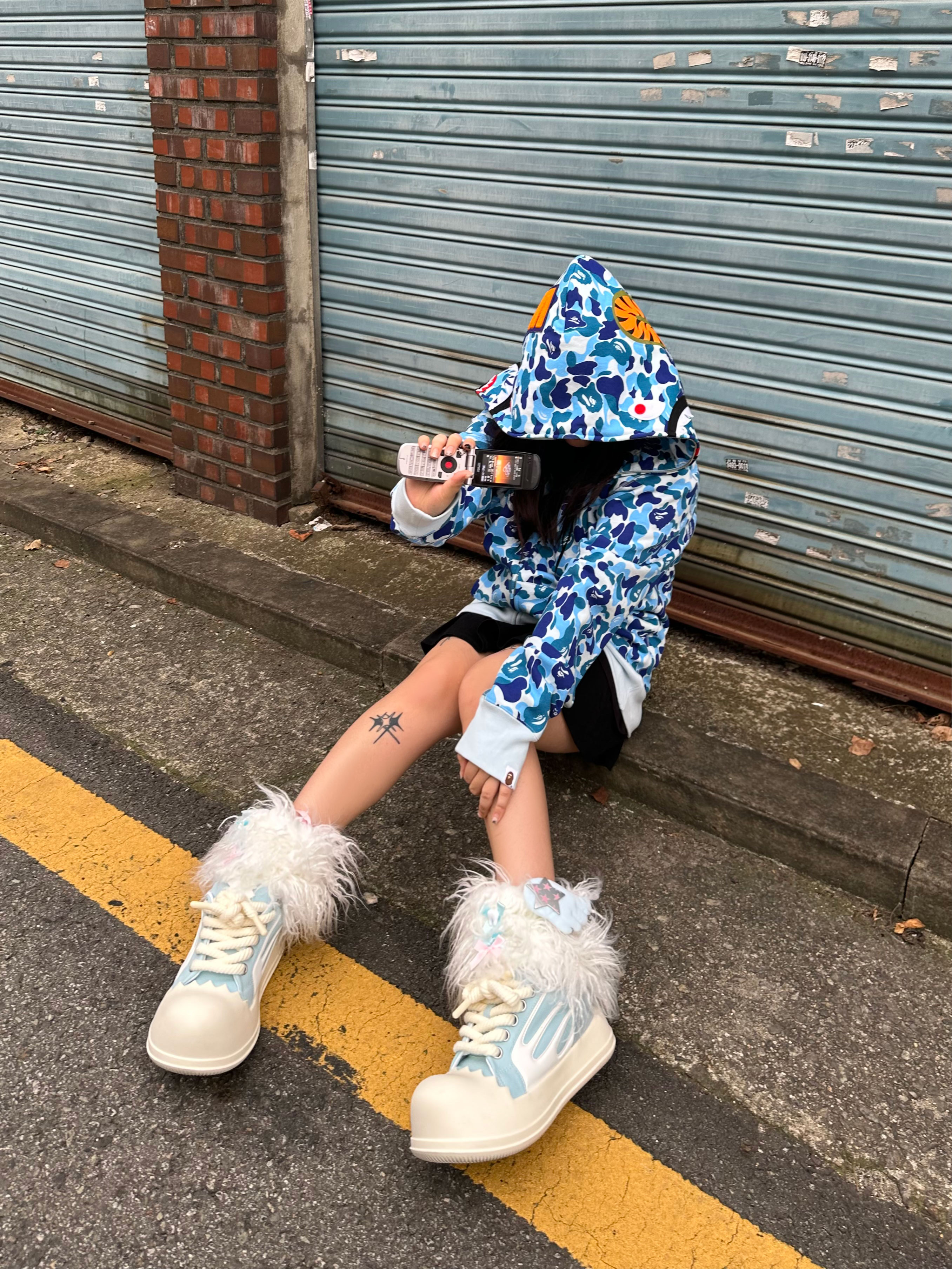 BAPE ABC Camo Shark Full Zip Hoodie Blue 착용 스타일 - 2