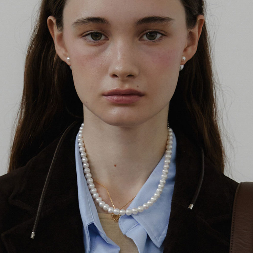 러브미몬스터 내추럴 펄 레더 리본 넥크리스 브라운(lovememonster Natural Pearl Leather Ribbon Necklace Brown) - 2
