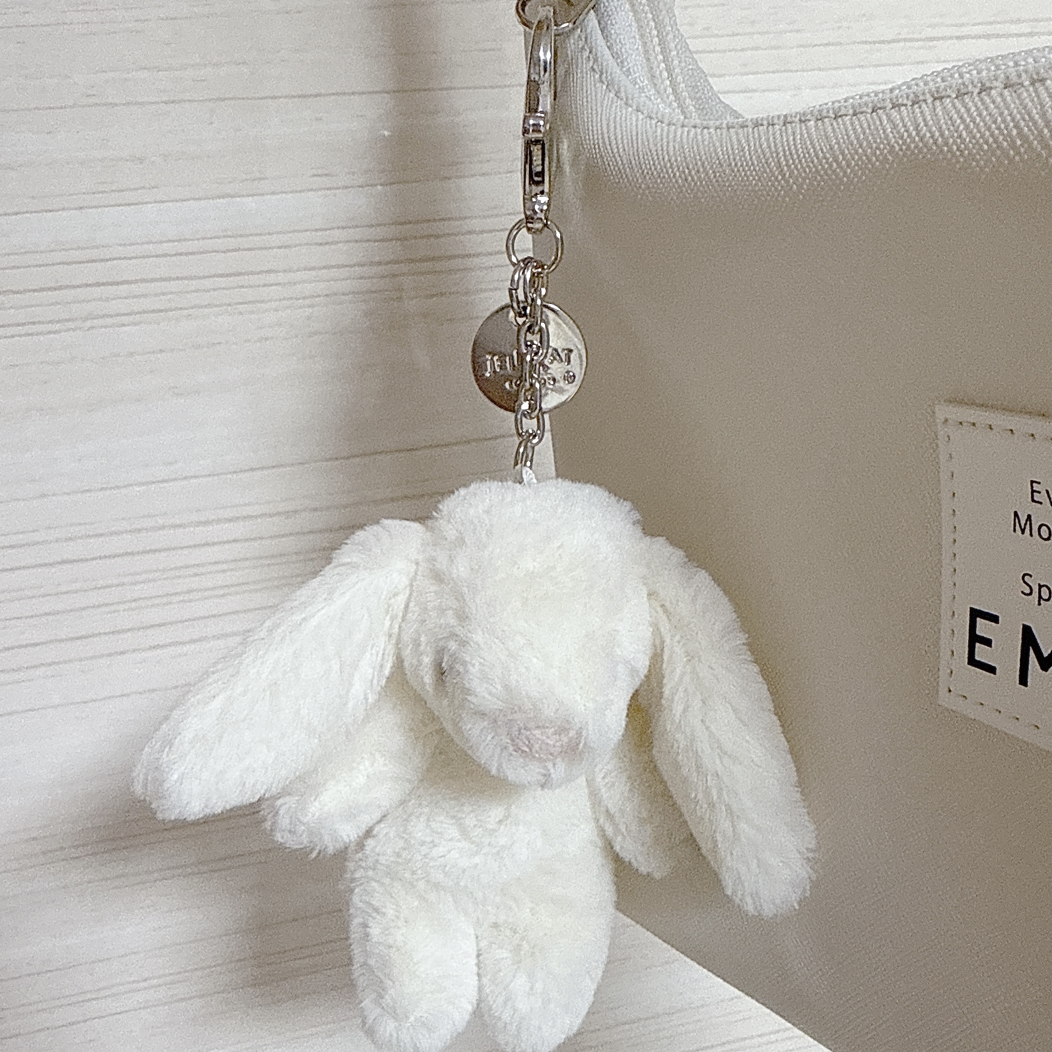 Jellycat Bashful Bunny Bag Charm Cream 착용 스타일 - 3